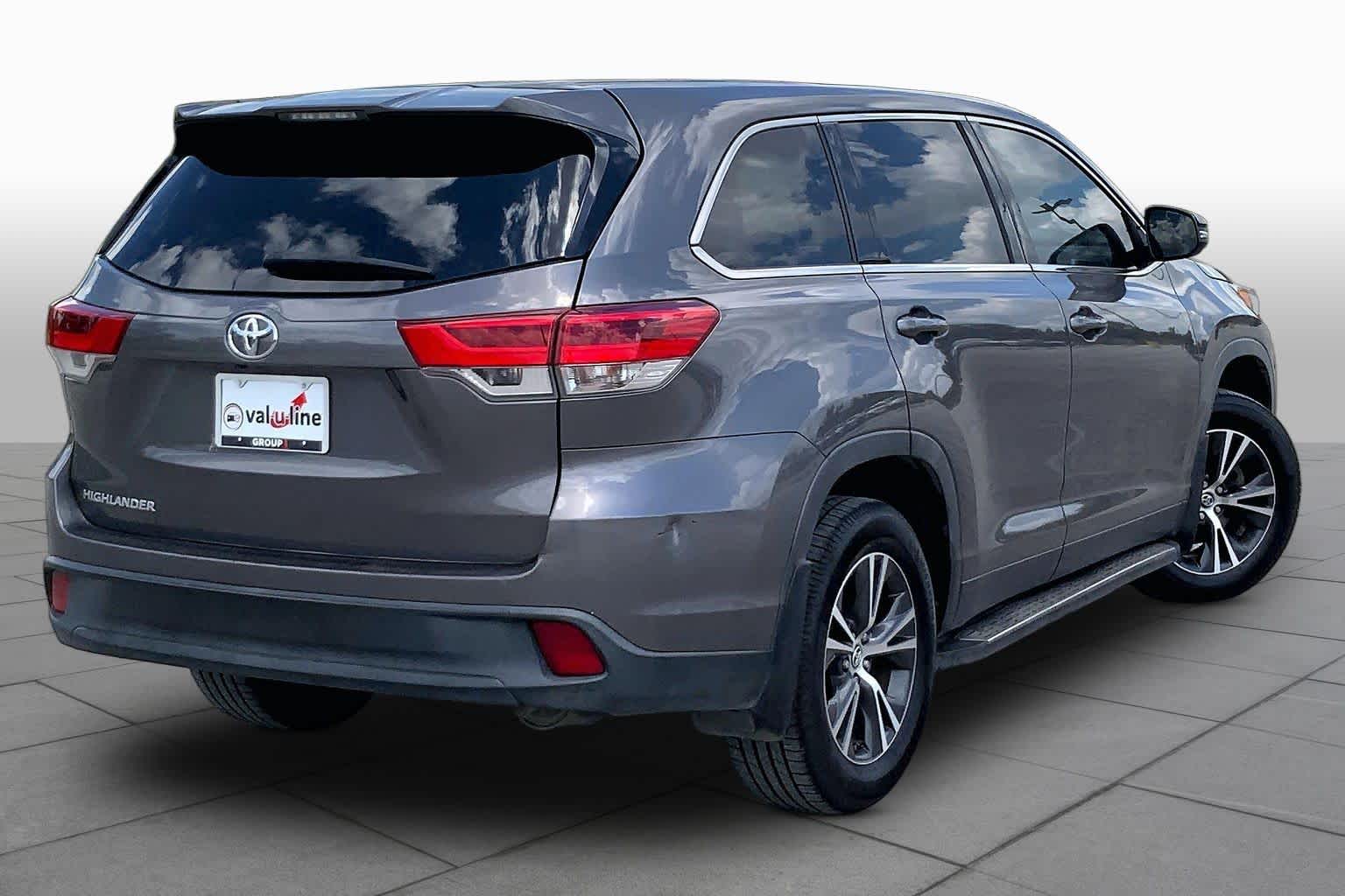 2019 Toyota Highlander LE Predawn Gray Mica at Group 1 Toyota Southwest