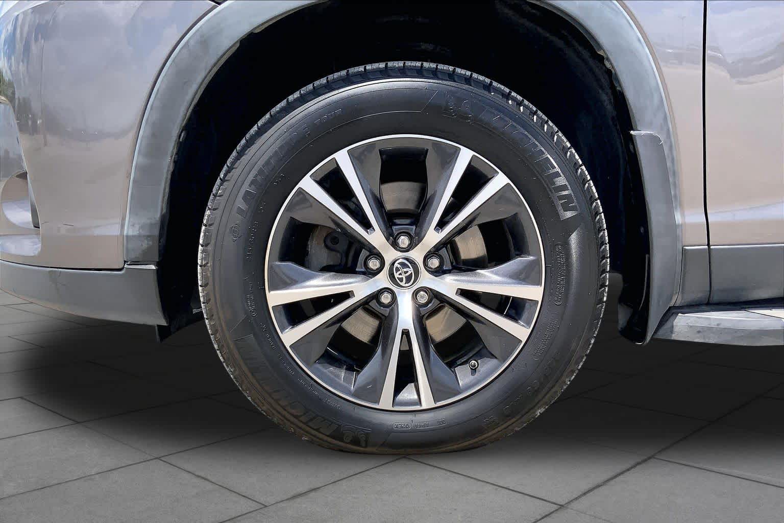 2019 Toyota Highlander LE Predawn Gray Mica at Group 1 Toyota Southwest