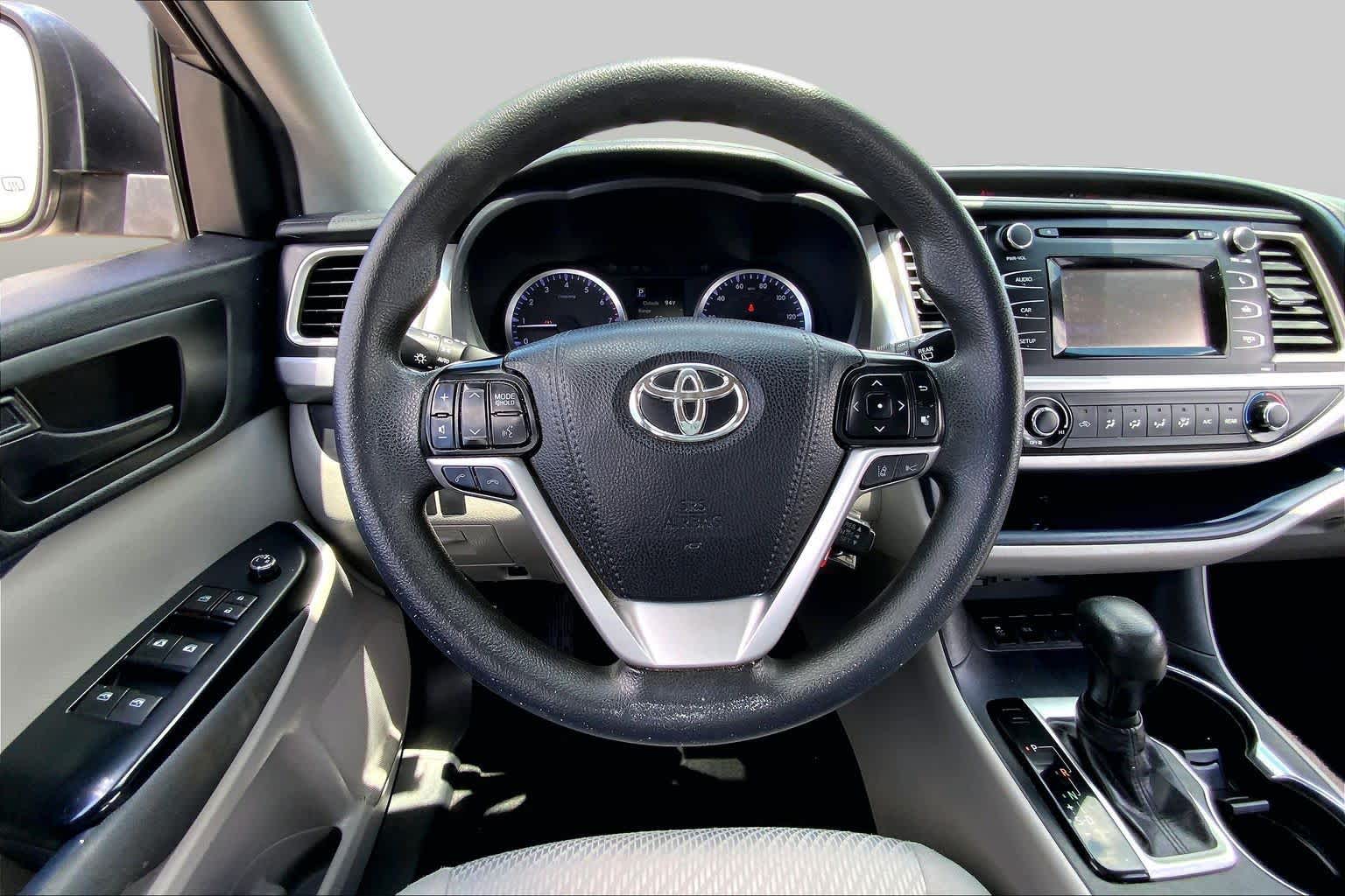 2019 Toyota Highlander LE Predawn Gray Mica at Group 1 Toyota Southwest