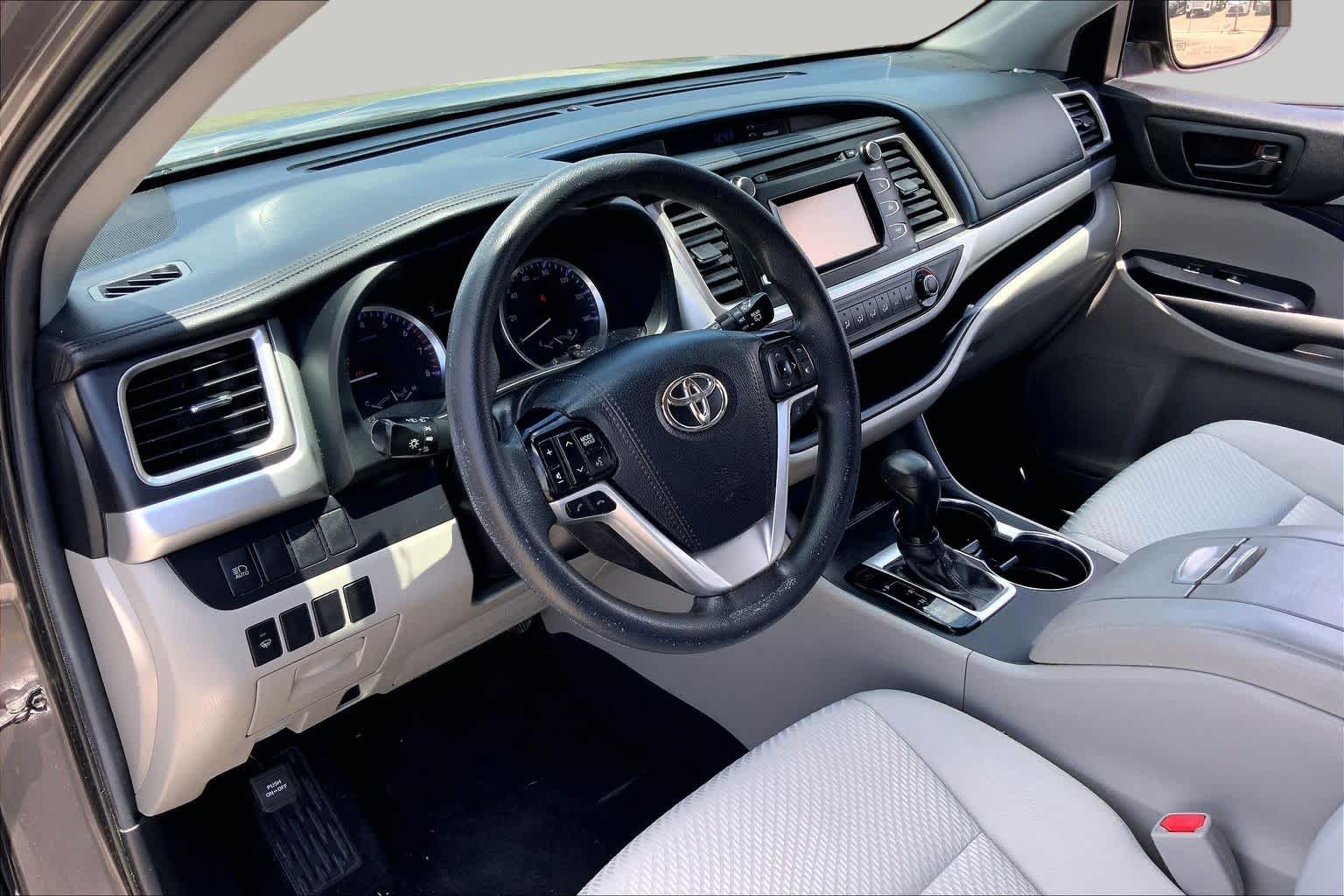 2019 Toyota Highlander LE Predawn Gray Mica at Group 1 Toyota Southwest