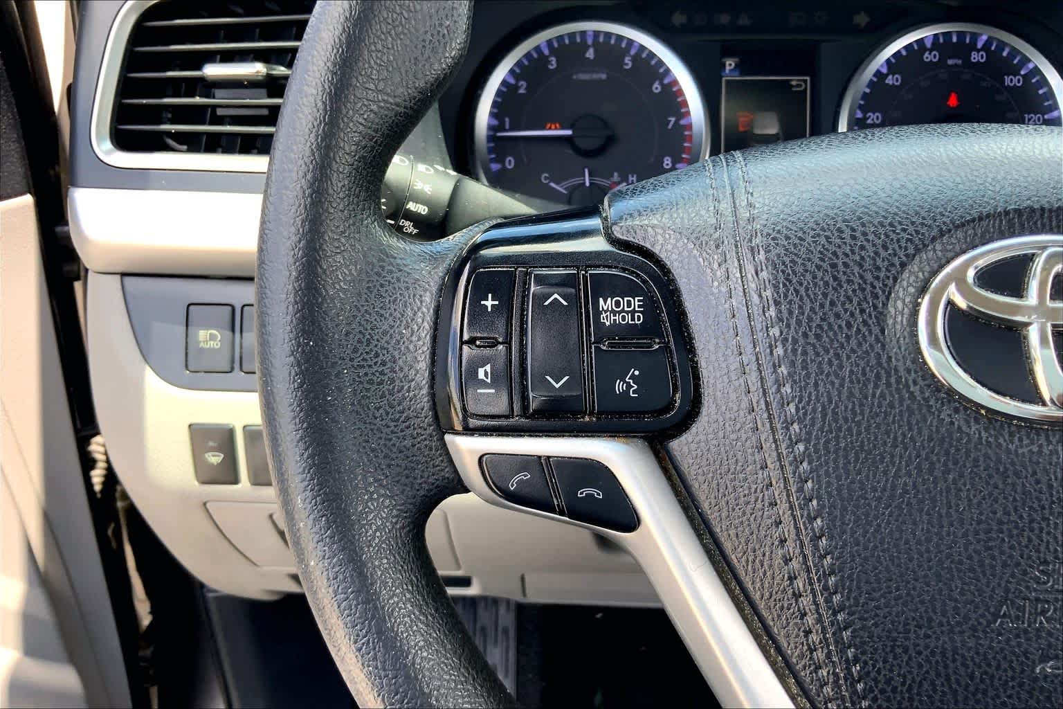 2019 Toyota Highlander LE Predawn Gray Mica at Group 1 Toyota Southwest