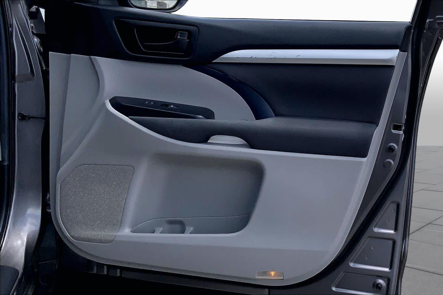 2019 Toyota Highlander LE Predawn Gray Mica at Group 1 Toyota Southwest