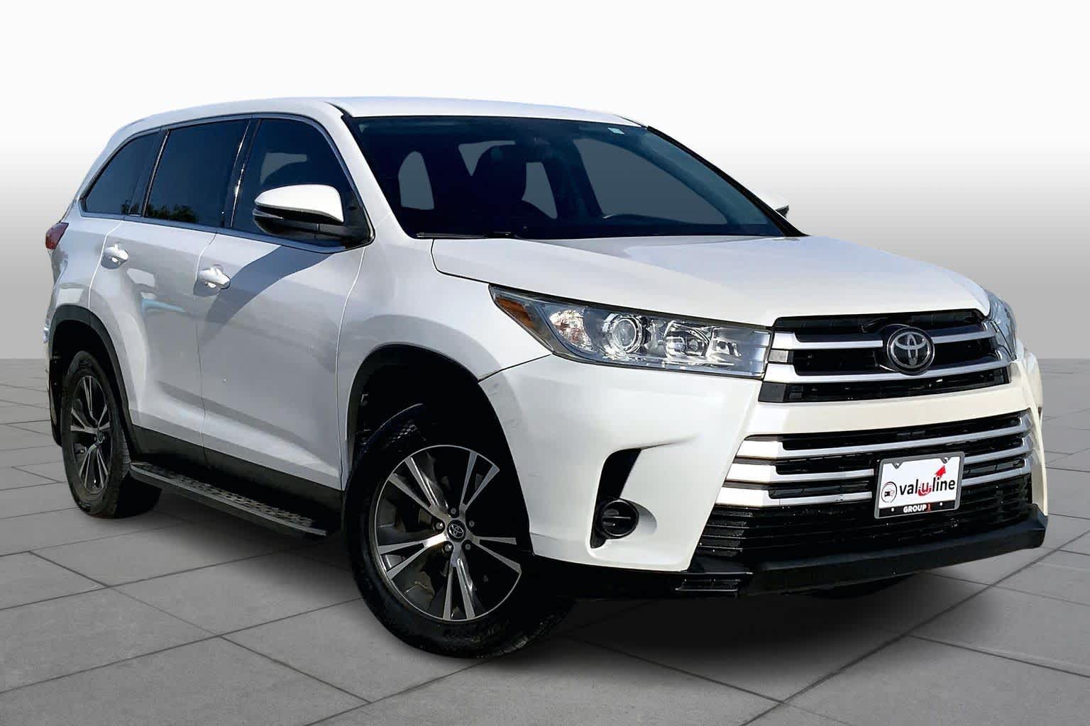 2019 Toyota Highlander LE Blizzard Pearl at Group 1 Toyota Southwest
