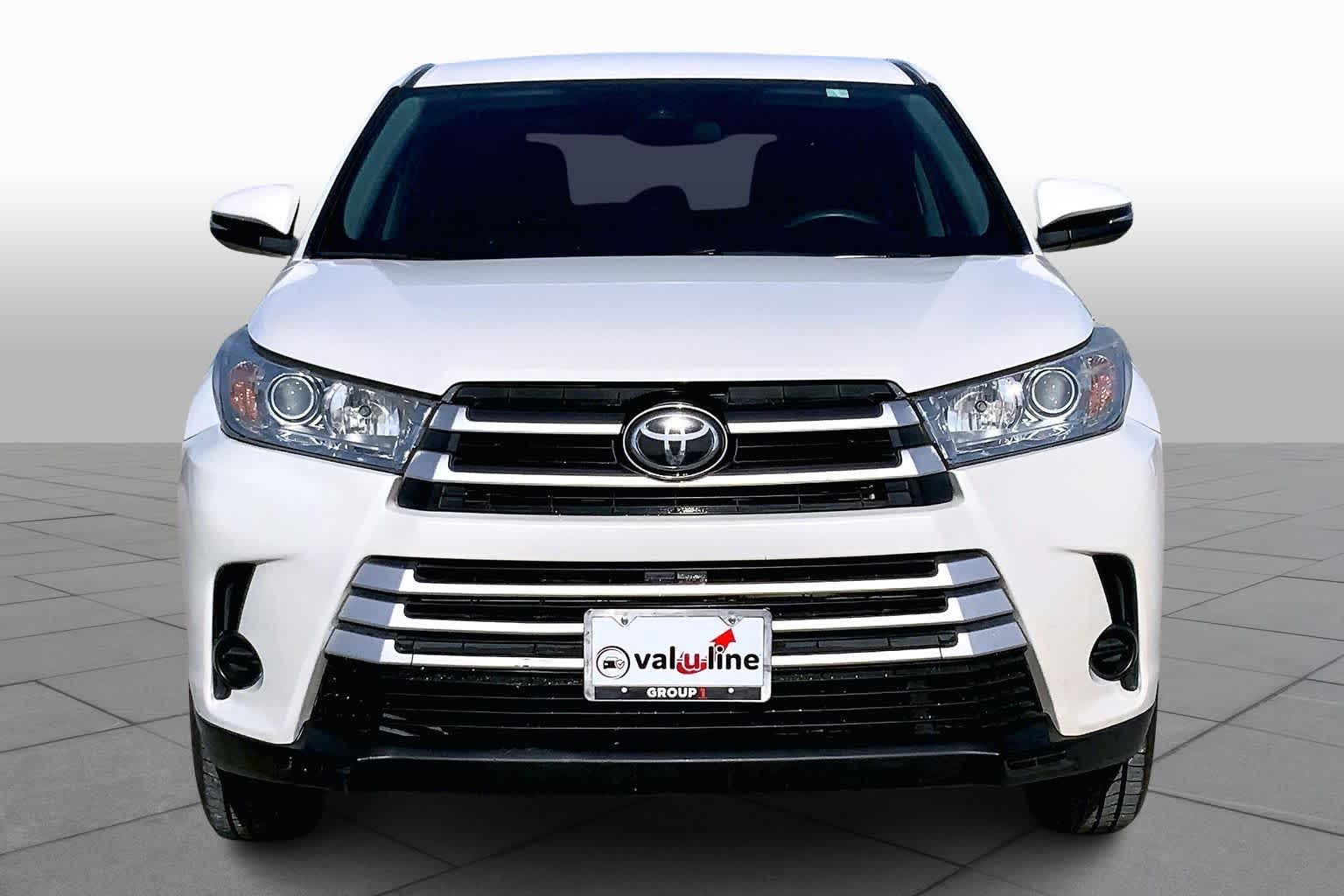 2019 Toyota Highlander LE Blizzard Pearl at Group 1 Toyota Southwest