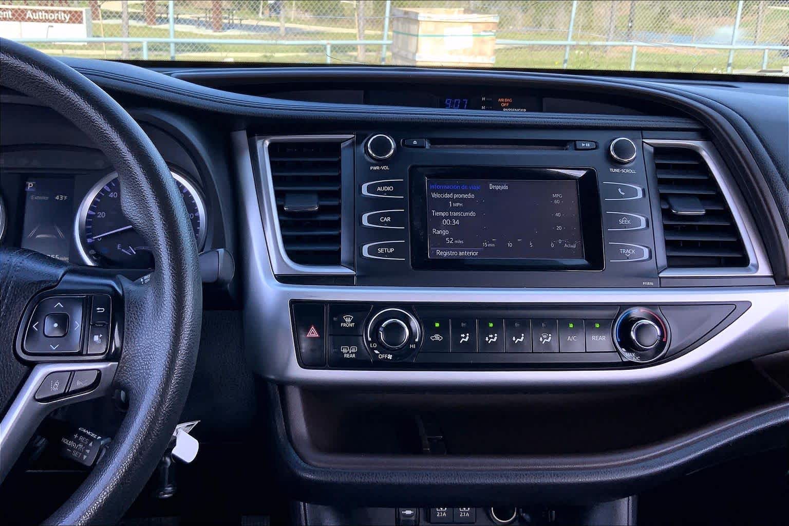 2019 Toyota Highlander LE Blizzard Pearl at Group 1 Toyota Southwest