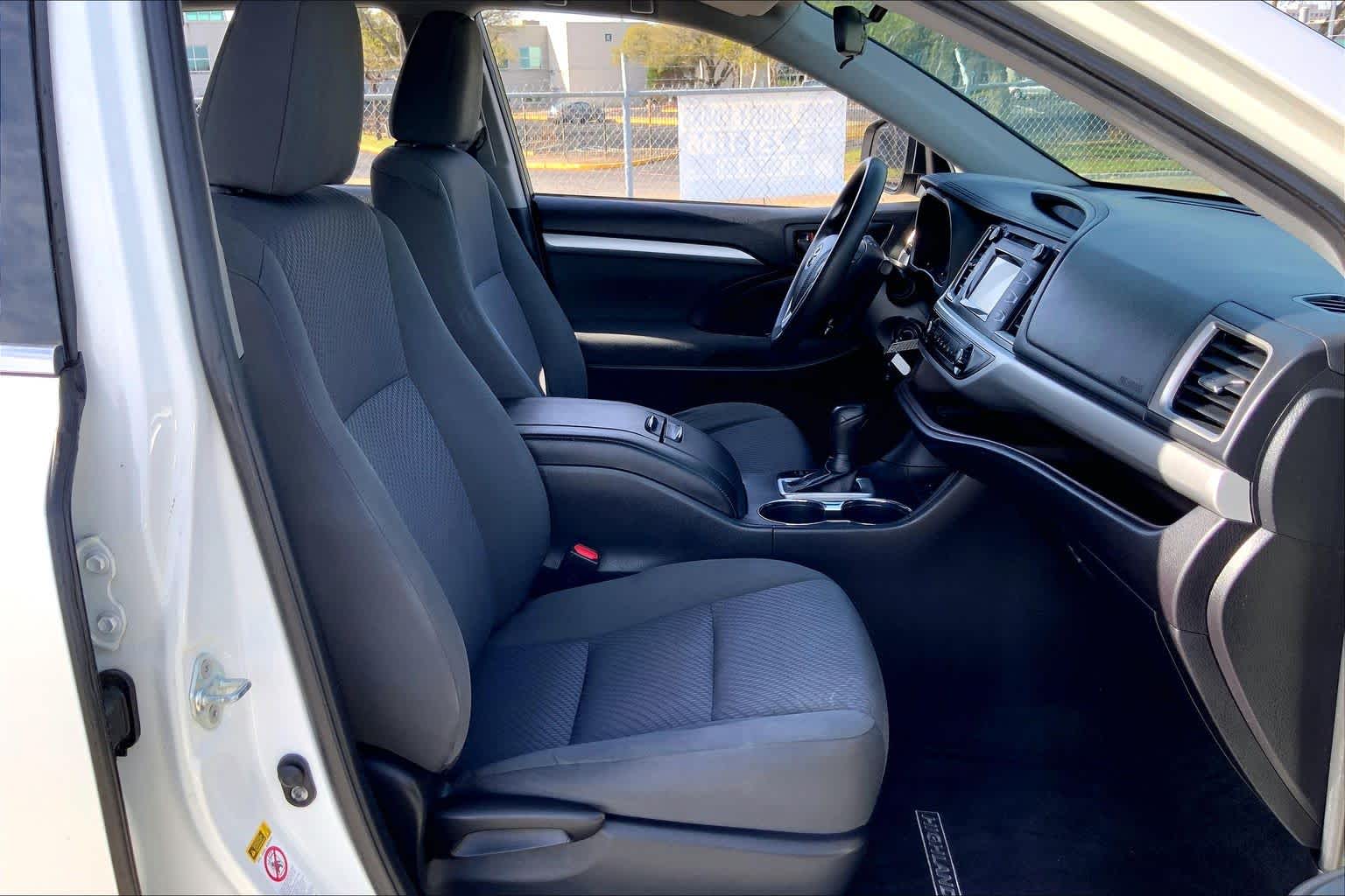 2019 Toyota Highlander LE Blizzard Pearl at Group 1 Toyota Southwest