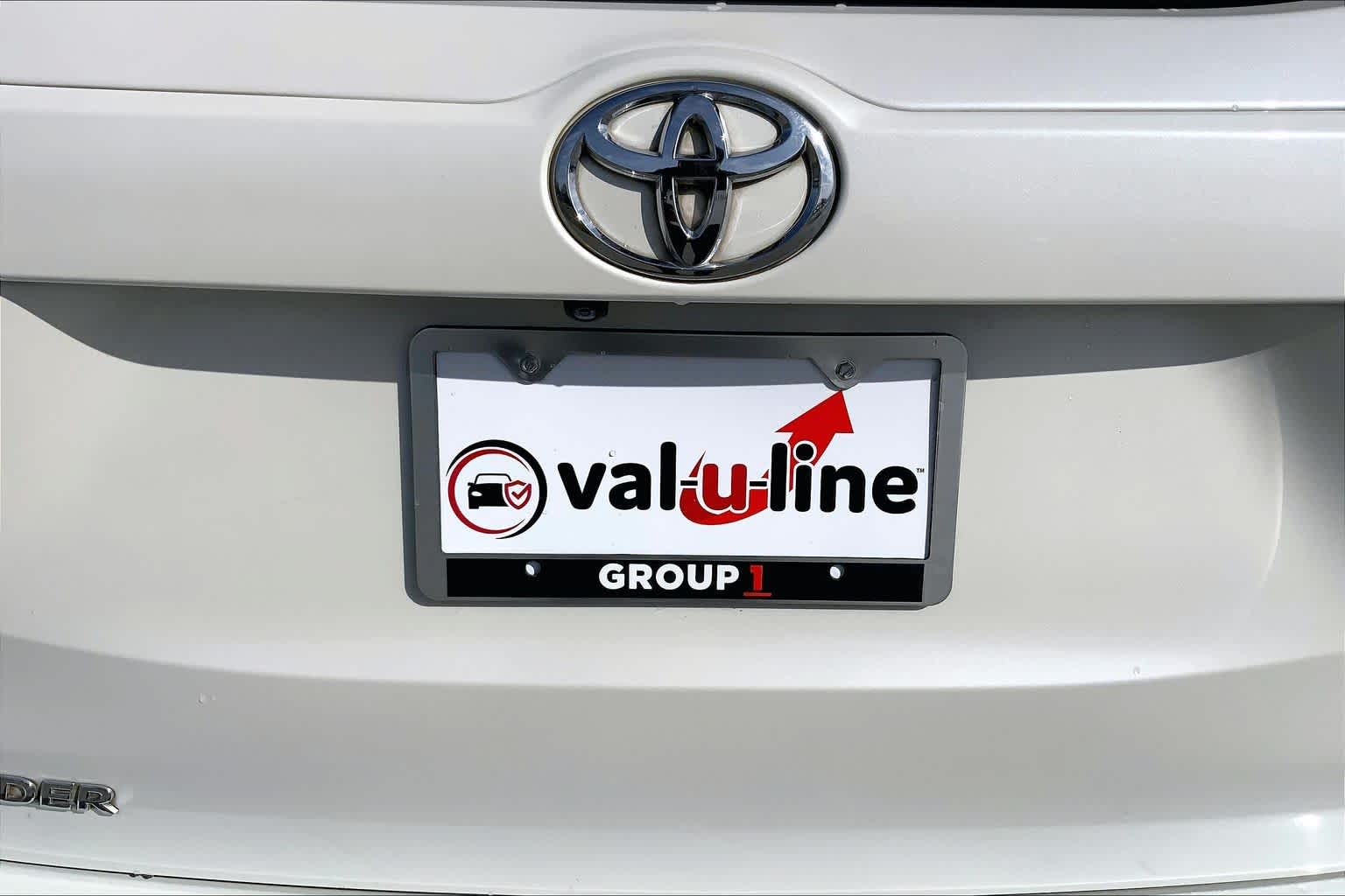 2019 Toyota Highlander LE Blizzard Pearl at Group 1 Toyota Southwest