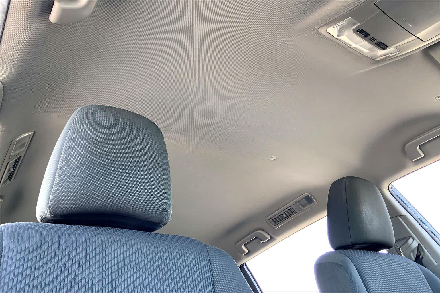 2019 Toyota Highlander LE Blizzard Pearl at Group 1 Toyota Southwest