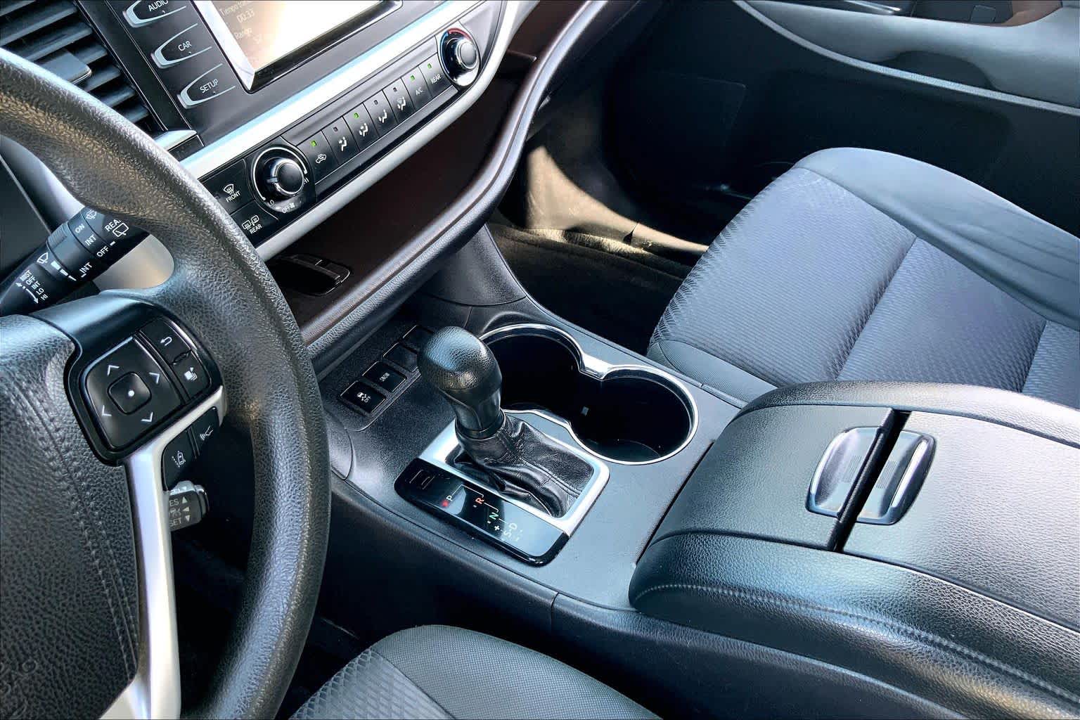 2019 Toyota Highlander LE Blizzard Pearl at Group 1 Toyota Southwest
