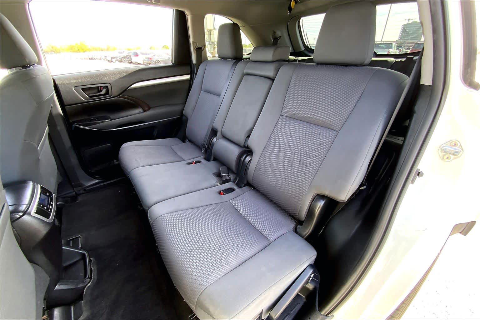 2019 Toyota Highlander LE Blizzard Pearl at Group 1 Toyota Southwest