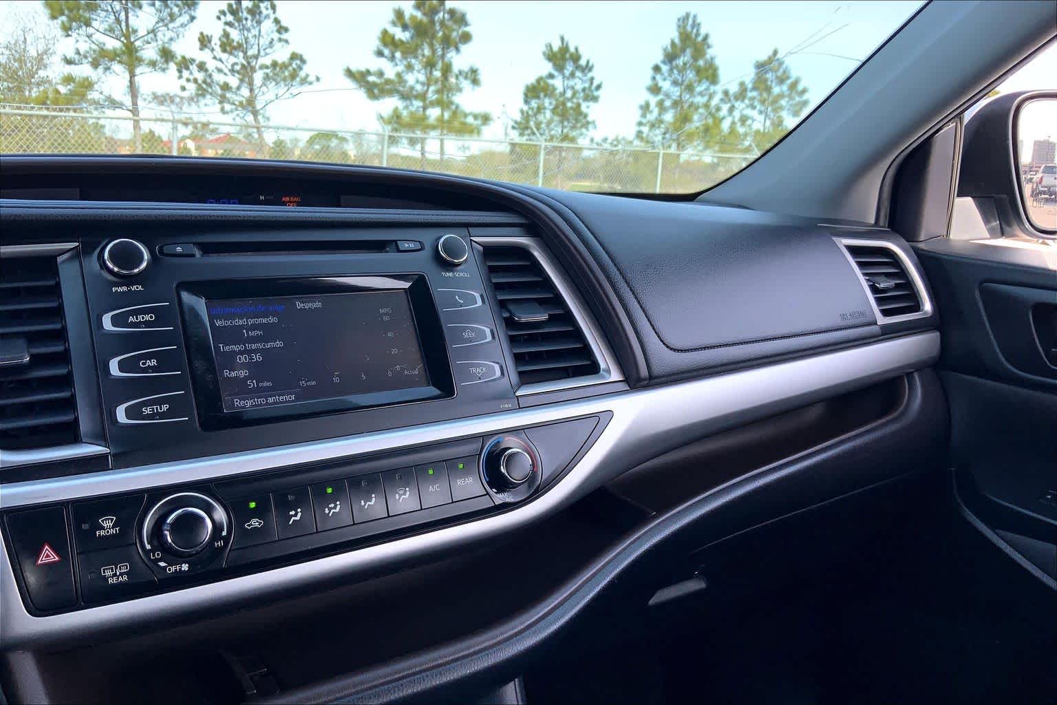 2019 Toyota Highlander LE Blizzard Pearl at Group 1 Toyota Southwest