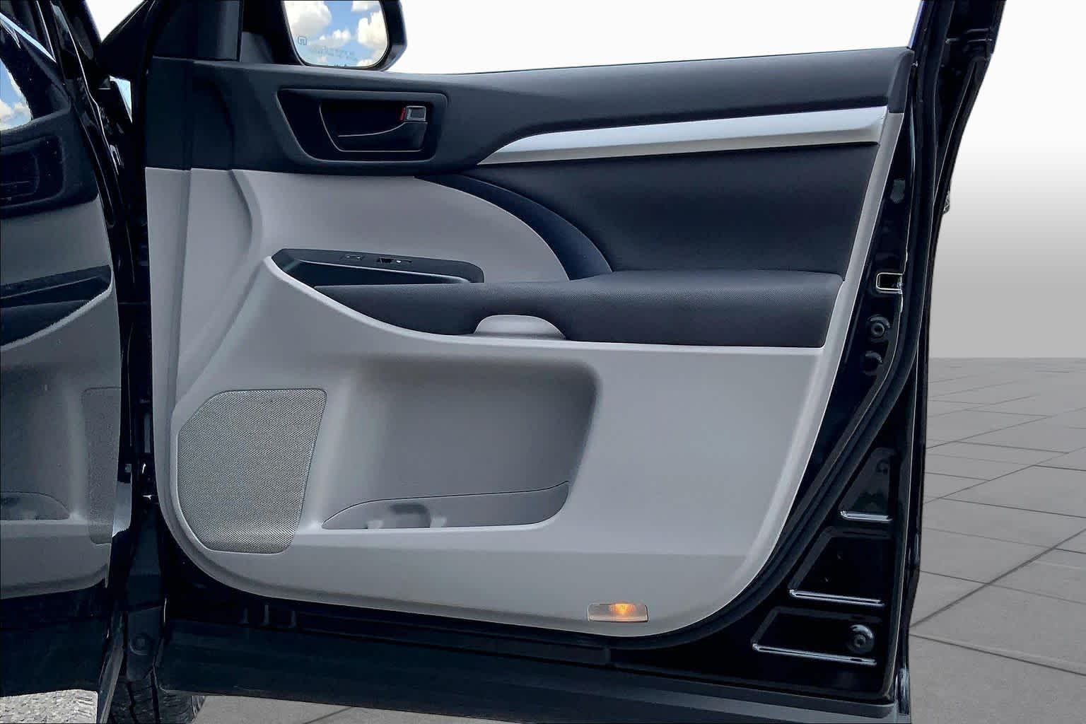 2019 Toyota Highlander LE Midnight Black Metallic at Lexus Southwest Houston