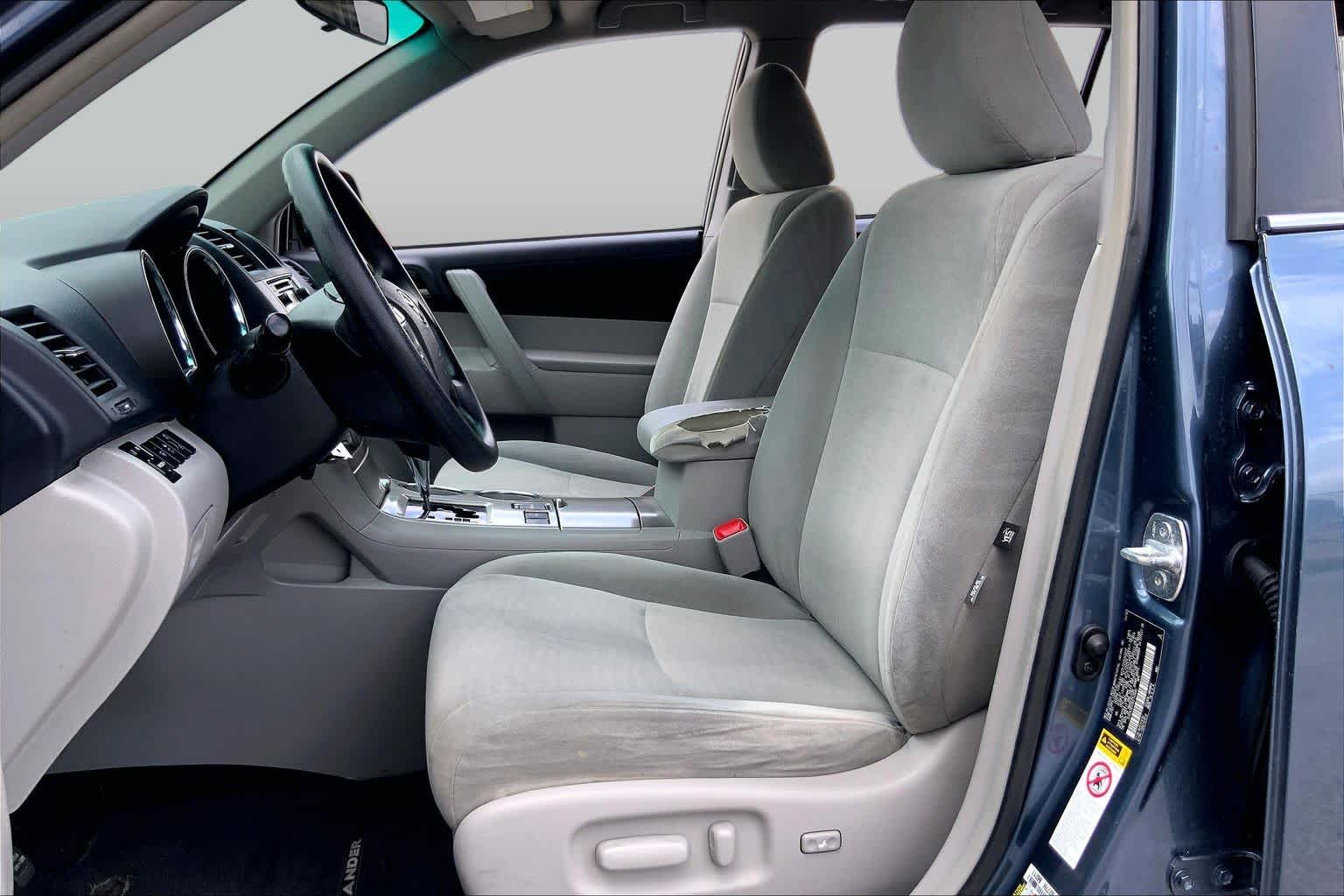 2013 Toyota Highlander Plus Shoreline Blue Pearl at Lexus Southwest Houston