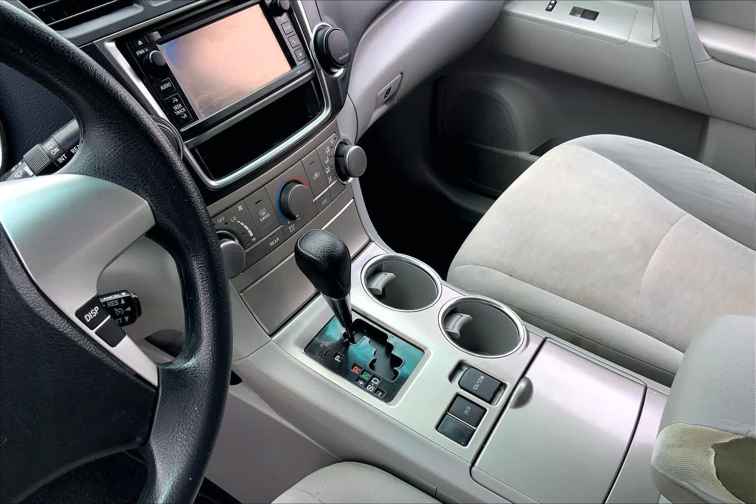 2013 Toyota Highlander Plus Shoreline Blue Pearl at Lexus Southwest Houston