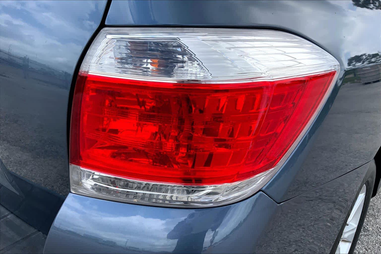 2013 Toyota Highlander Plus Shoreline Blue Pearl at Lexus Southwest Houston