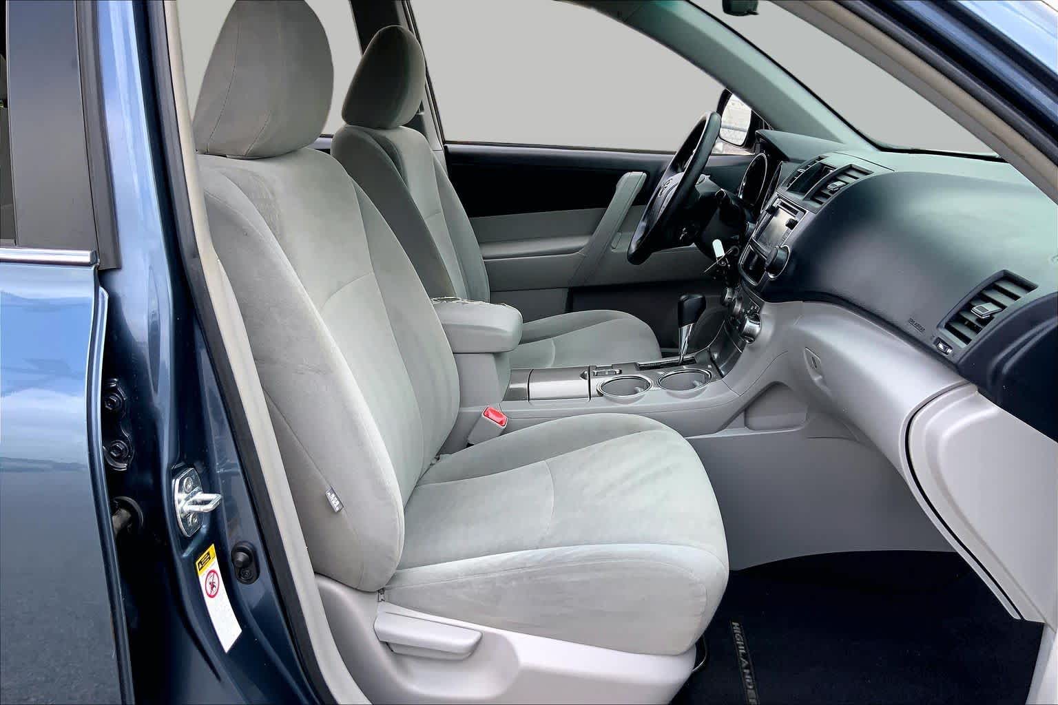 2013 Toyota Highlander Plus Shoreline Blue Pearl at Lexus Southwest Houston