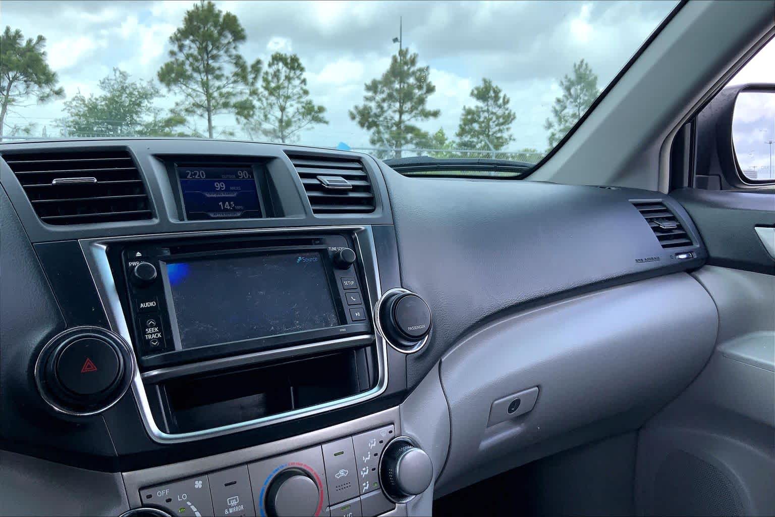 2013 Toyota Highlander Plus Shoreline Blue Pearl at Lexus Southwest Houston
