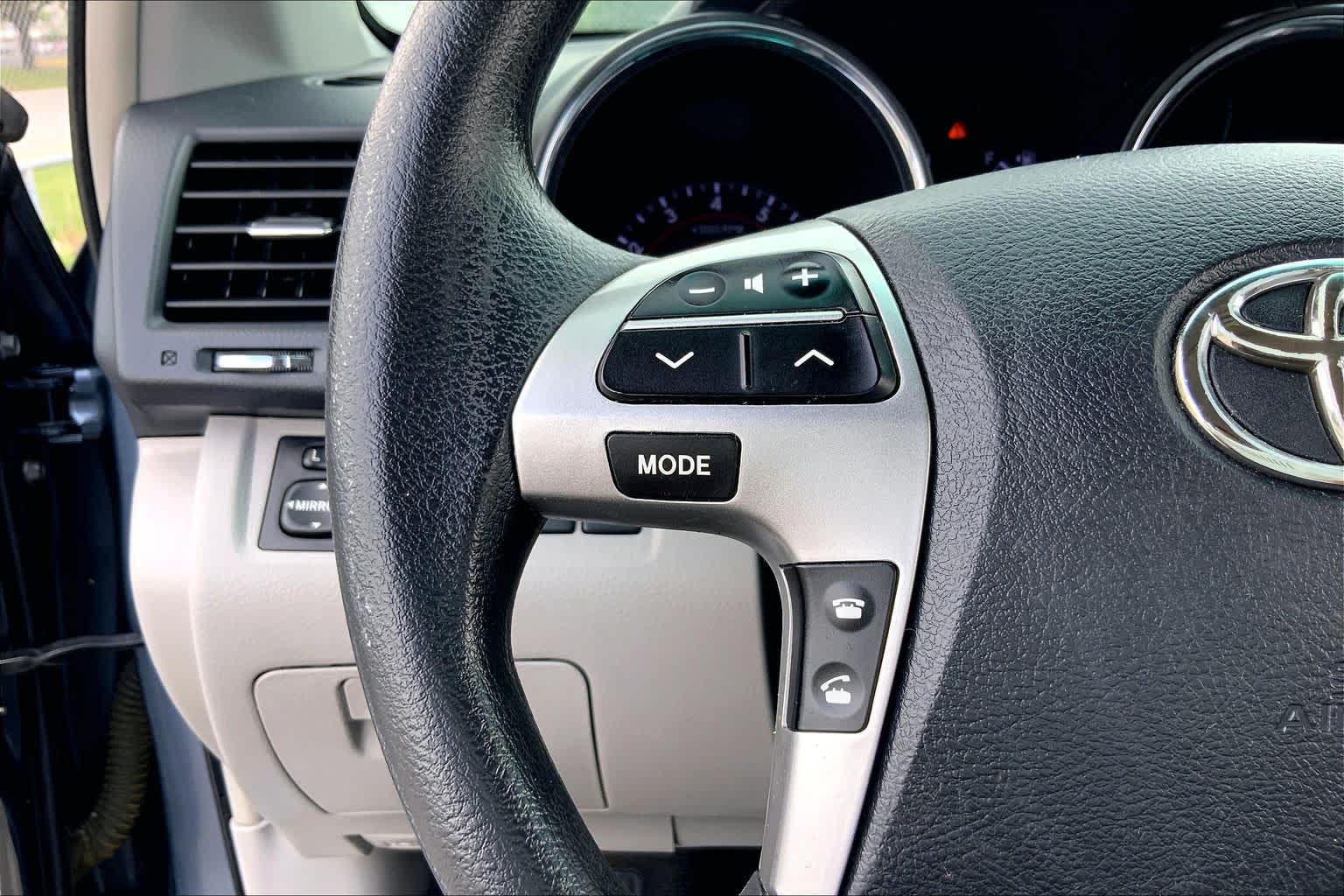 2013 Toyota Highlander Plus Shoreline Blue Pearl at Lexus Southwest Houston