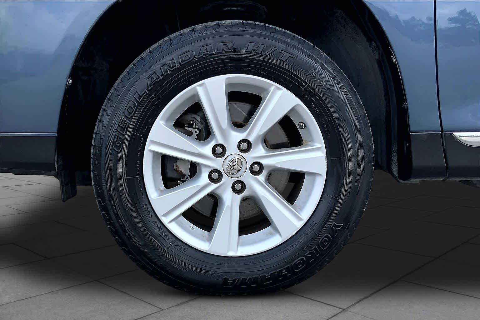 2013 Toyota Highlander Plus Shoreline Blue Pearl at Lexus Southwest Houston