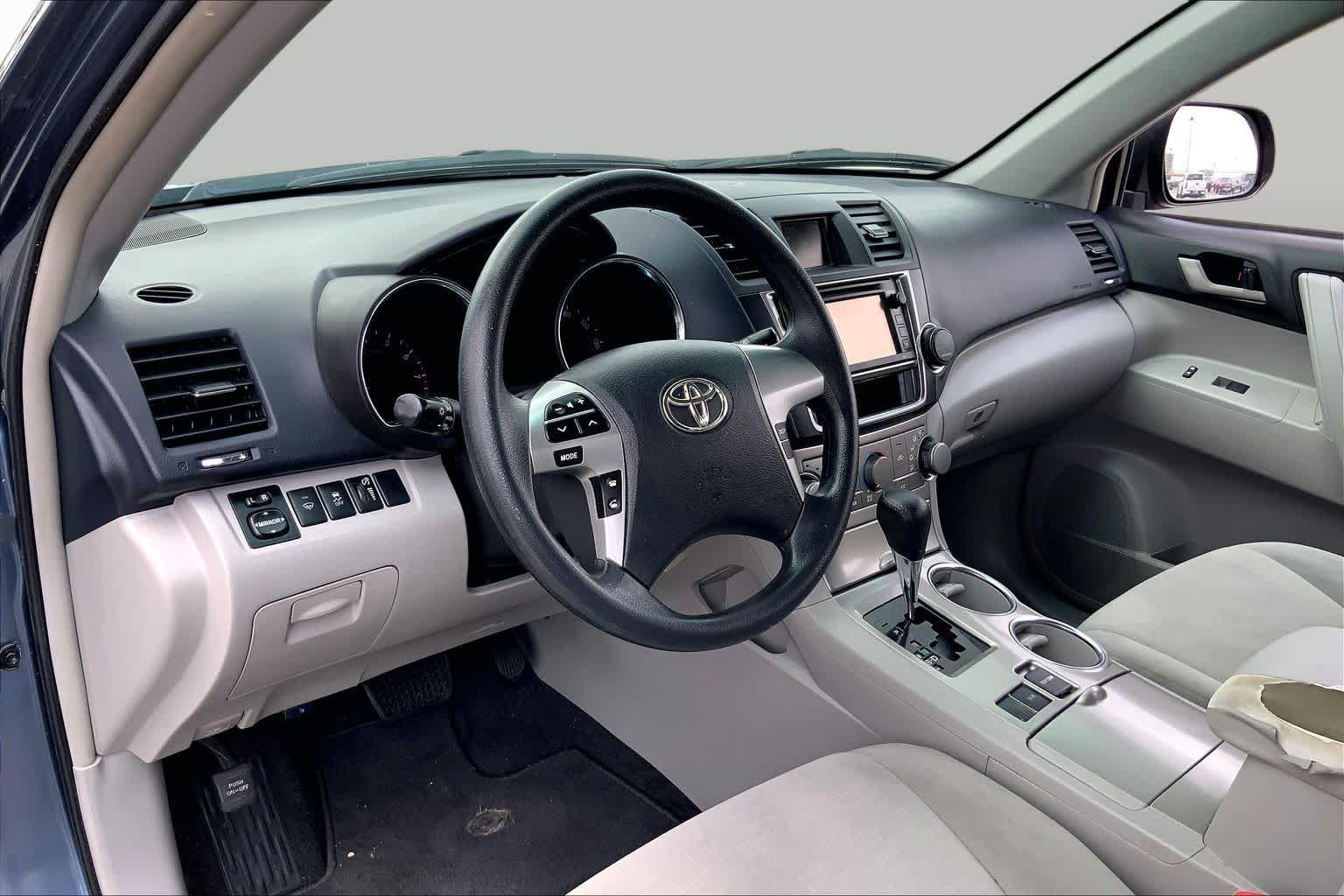 2013 Toyota Highlander Plus Shoreline Blue Pearl at Lexus Southwest Houston