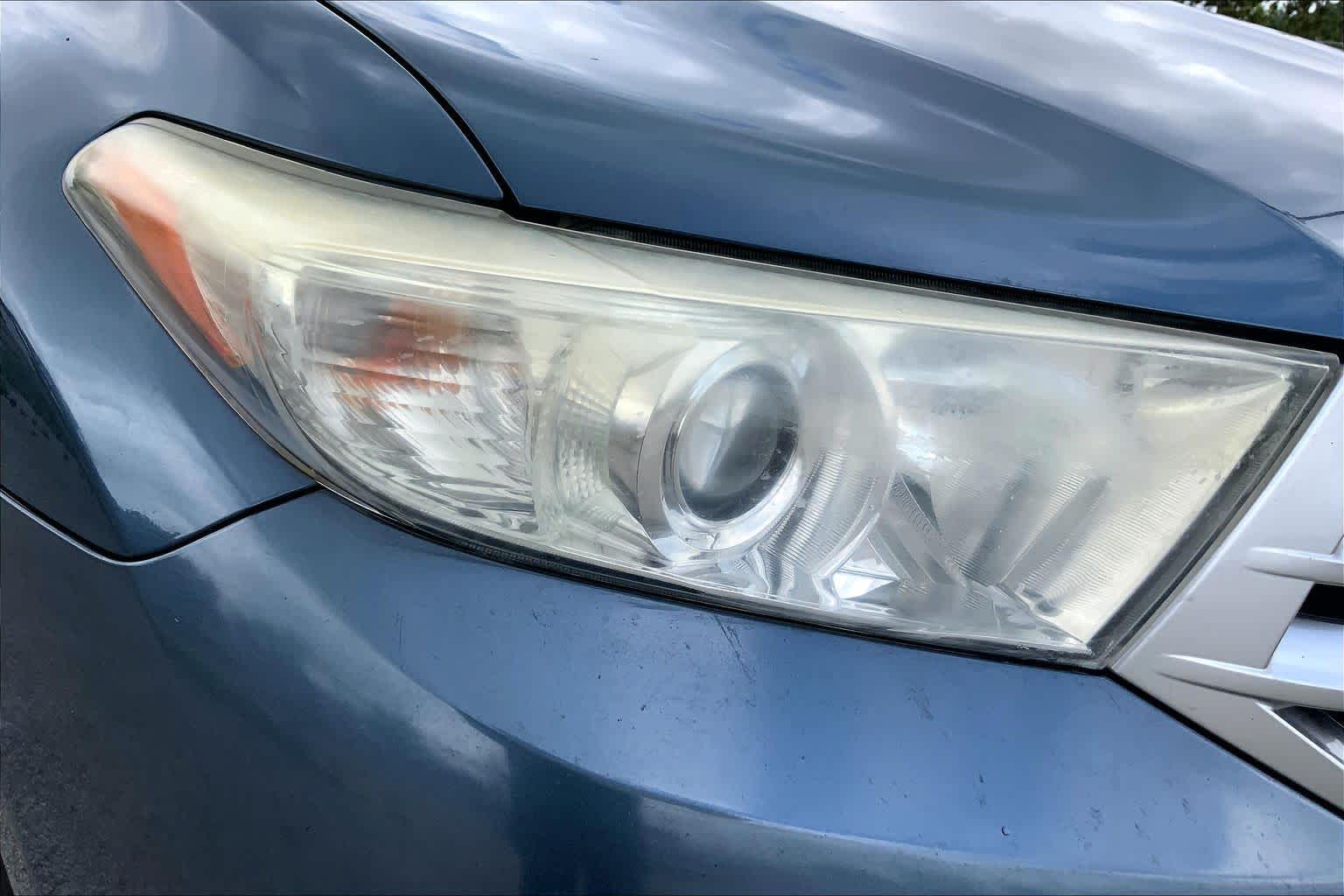 2013 Toyota Highlander Plus Shoreline Blue Pearl at Lexus Southwest Houston