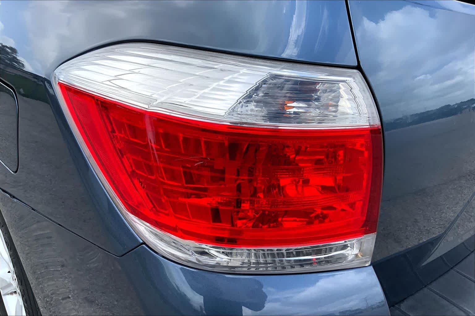 2013 Toyota Highlander Plus Shoreline Blue Pearl at Lexus Southwest Houston