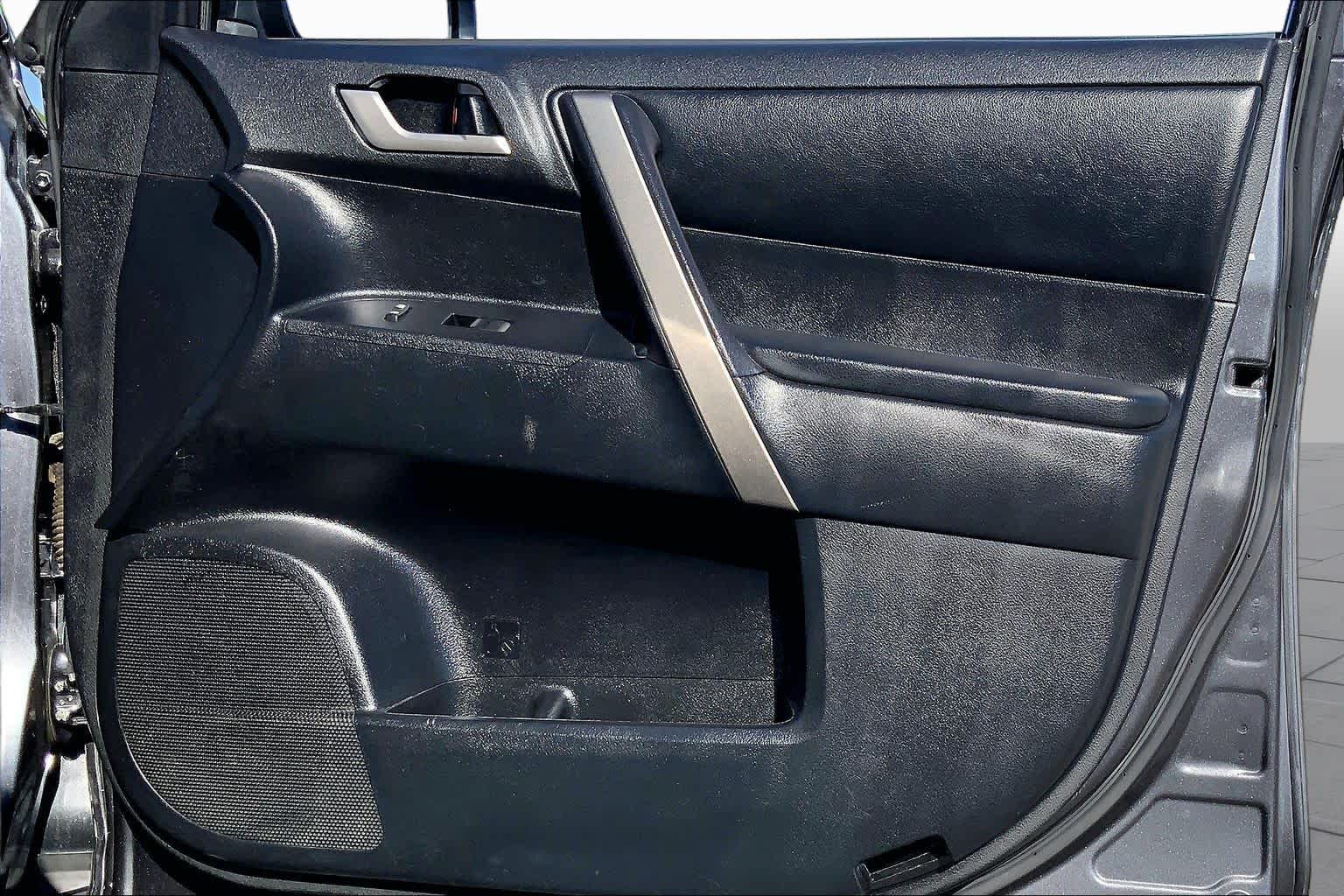 2013 Toyota Highlander photo 22 of 36