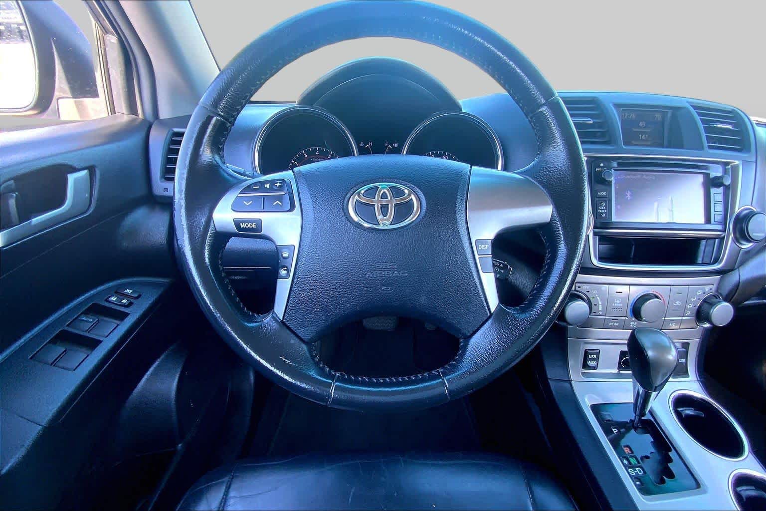 2013 Toyota Highlander photo 6 of 36