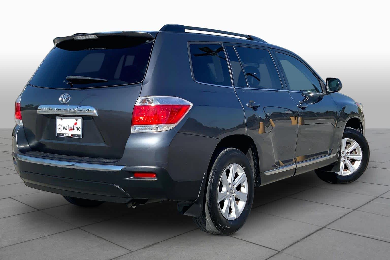2013 Toyota Highlander photo 13 of 36