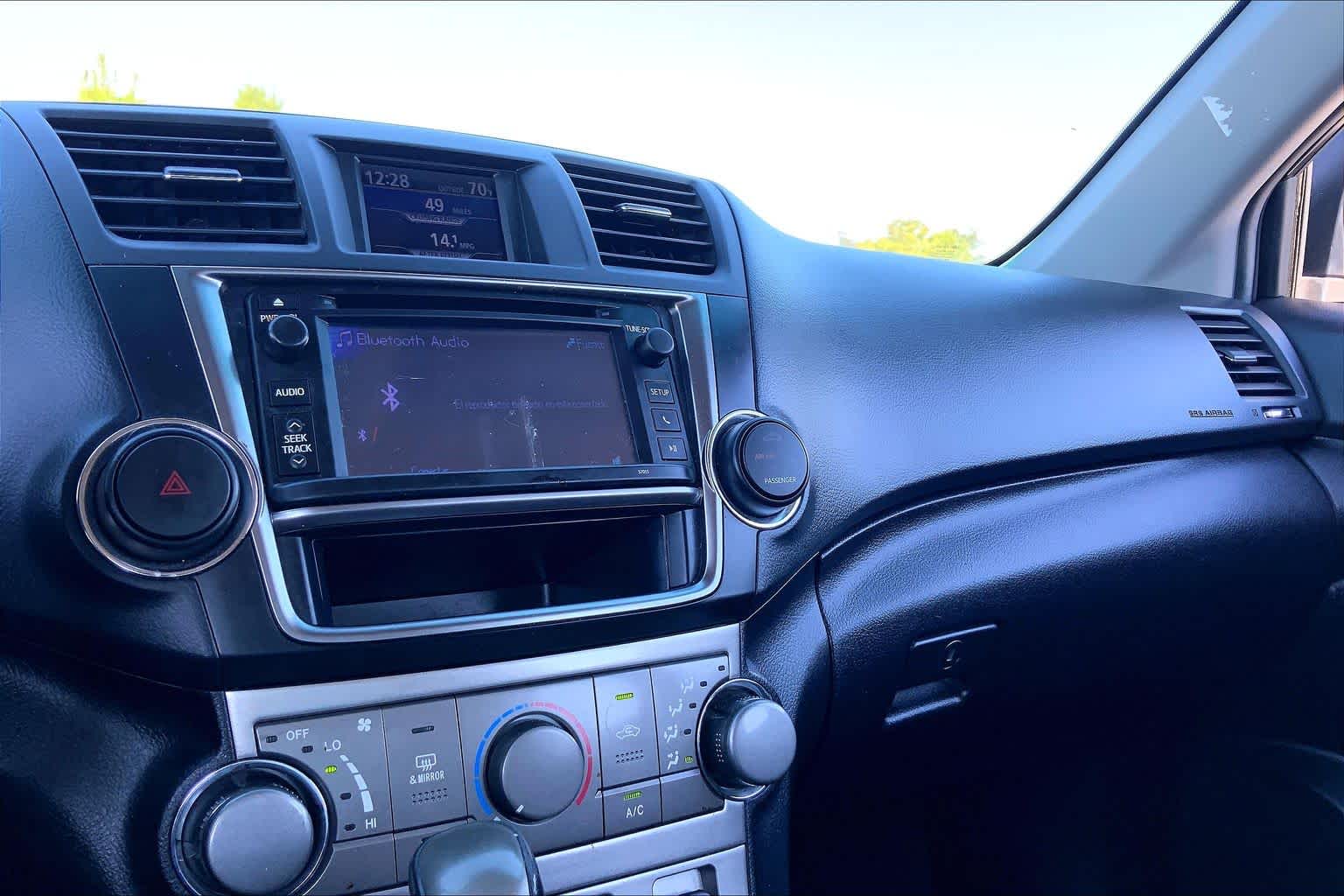 2013 Toyota Highlander photo 35 of 36