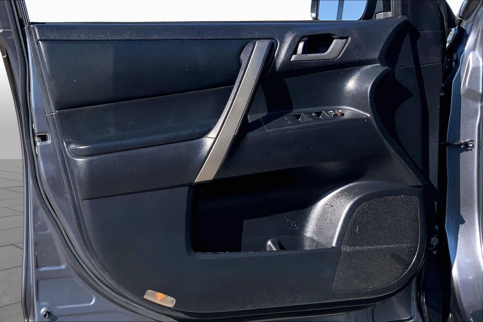 2013 Toyota Highlander photo 21 of 36