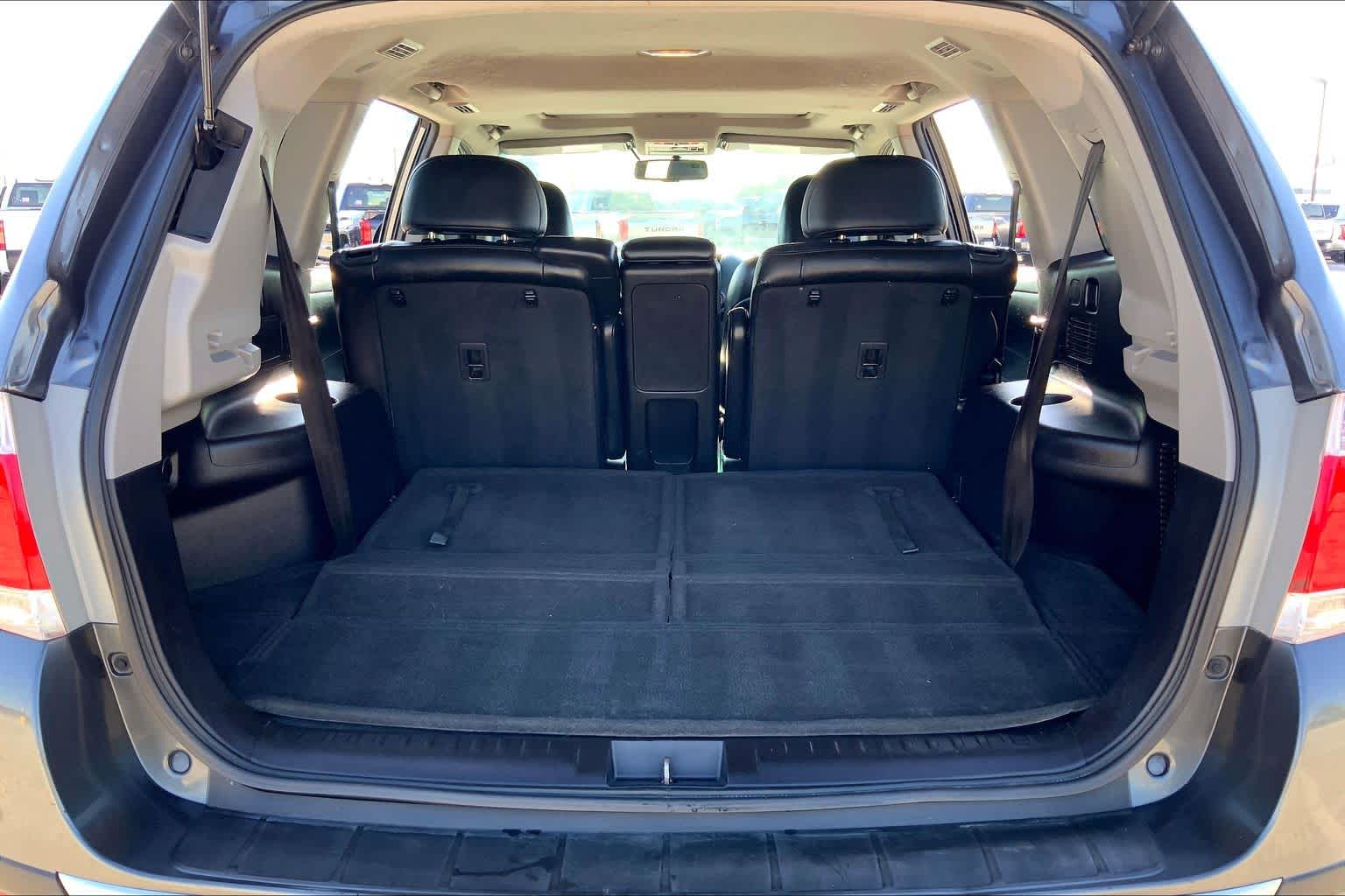 2013 Toyota Highlander photo 34 of 36