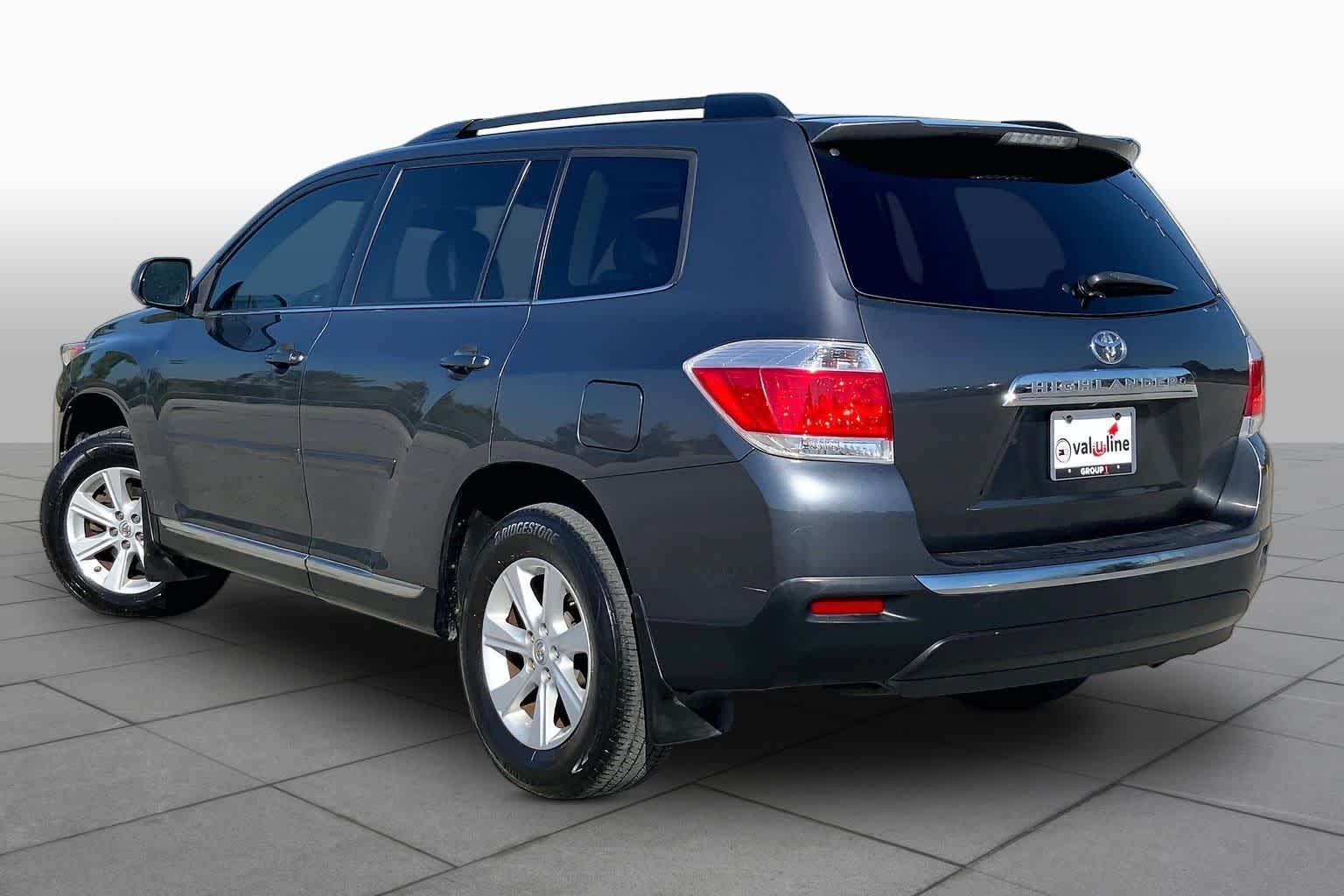 2013 Toyota Highlander photo 12 of 36