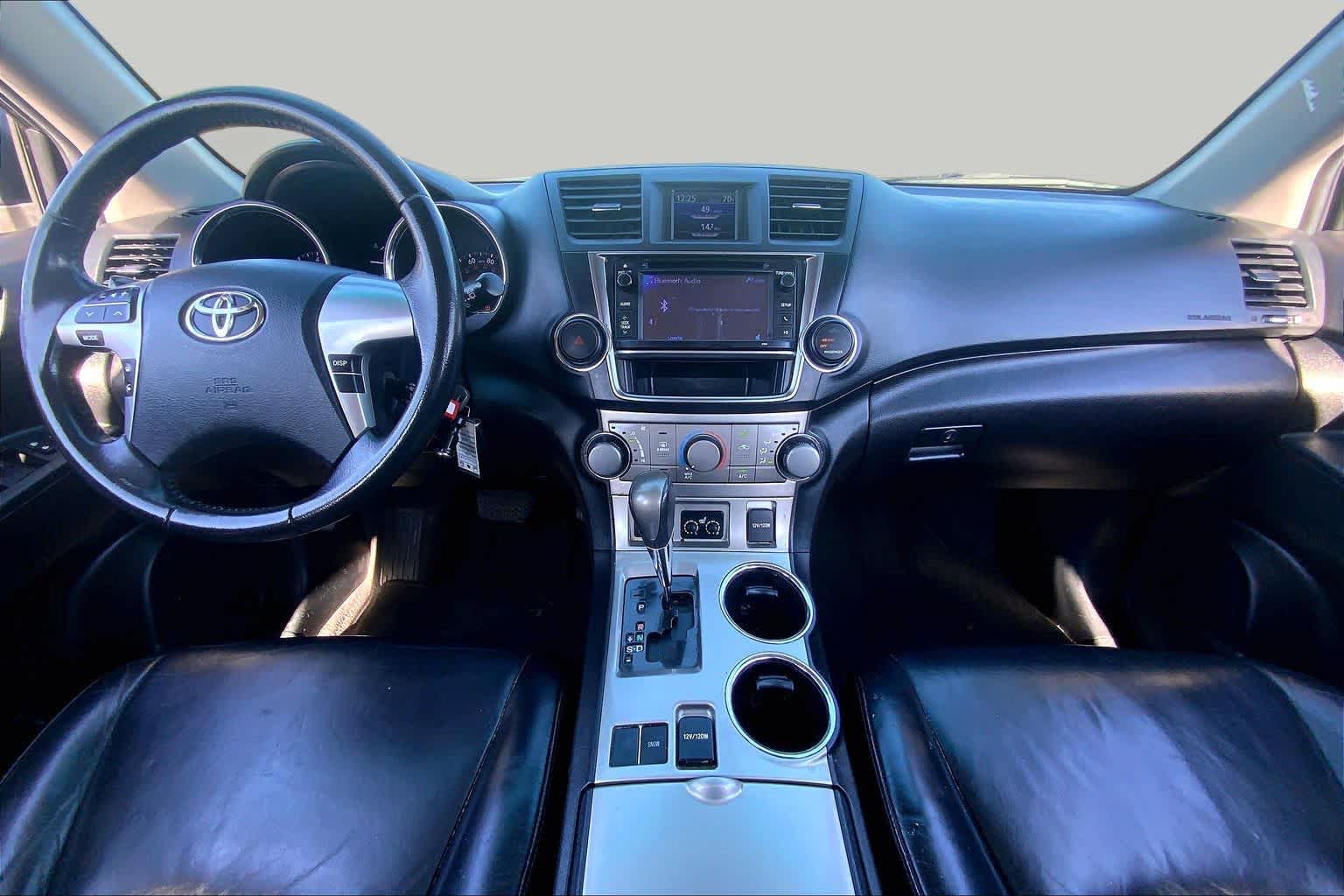 2013 Toyota Highlander photo 15 of 36