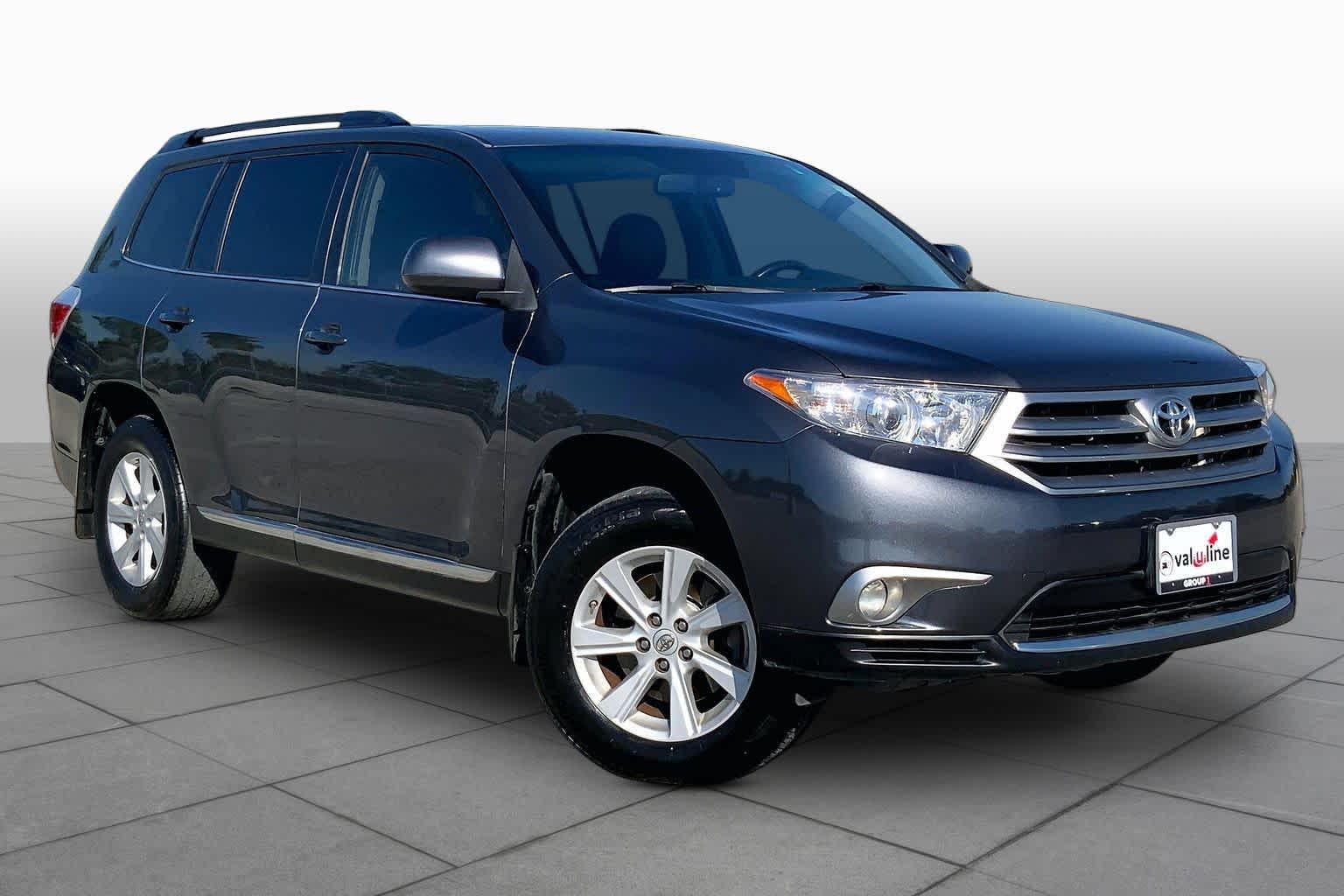 2013 Toyota Highlander photo 3 of 36