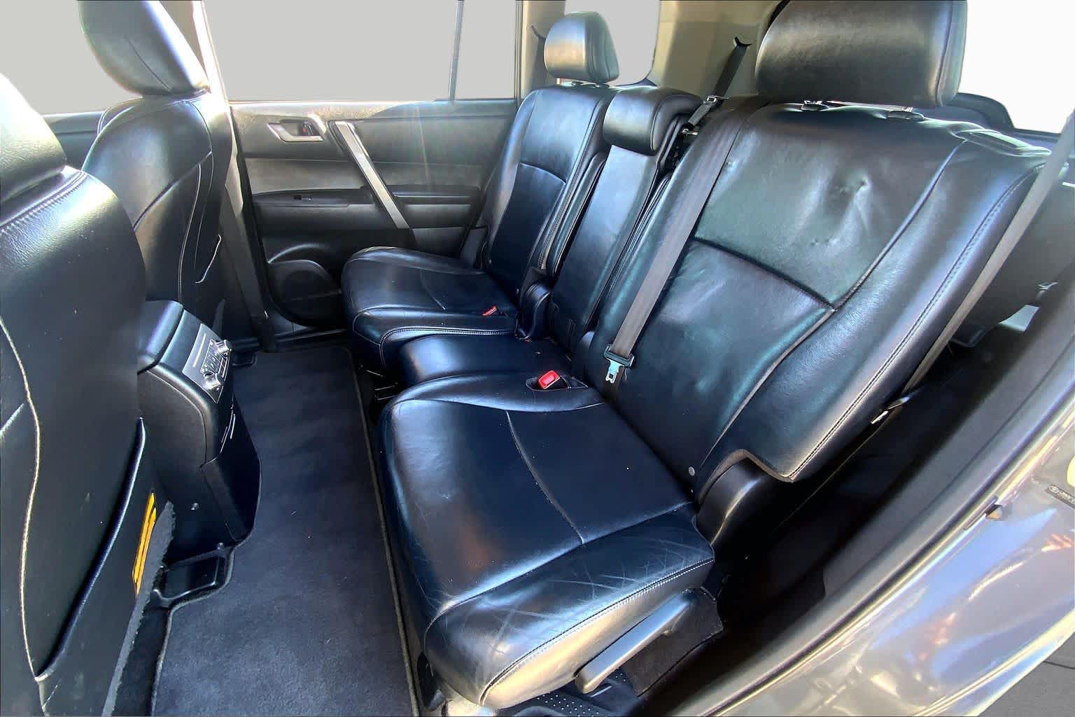 2013 Toyota Highlander photo 20 of 36