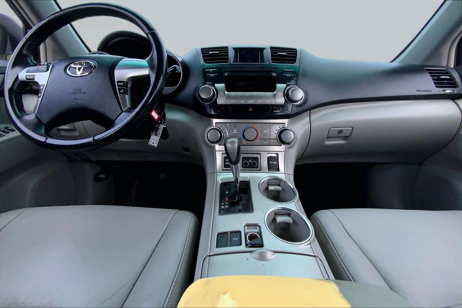 2011 Toyota Highlander photo 14 of 34