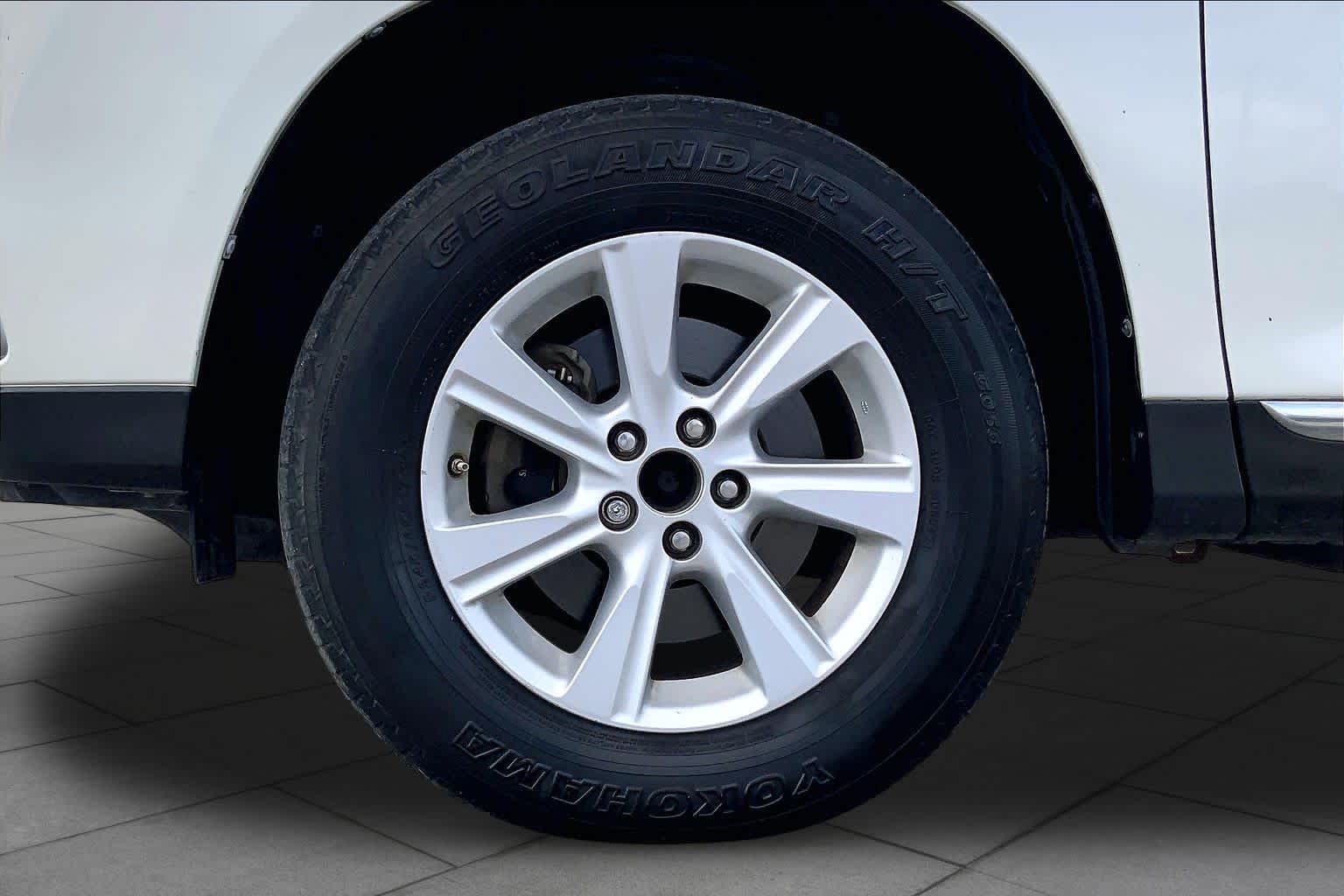 2011 Toyota Highlander photo 10 of 34