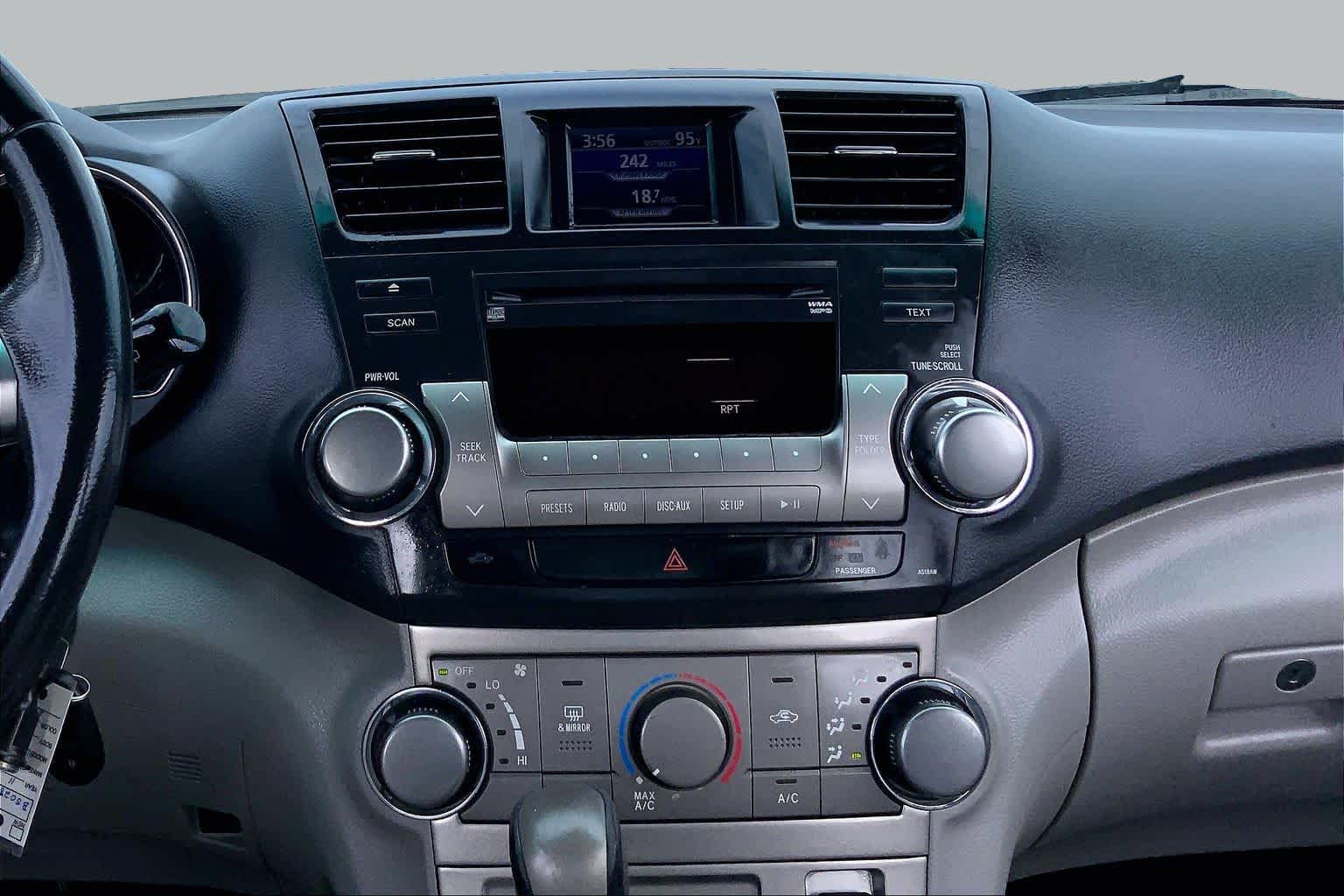 2011 Toyota Highlander photo 6 of 34