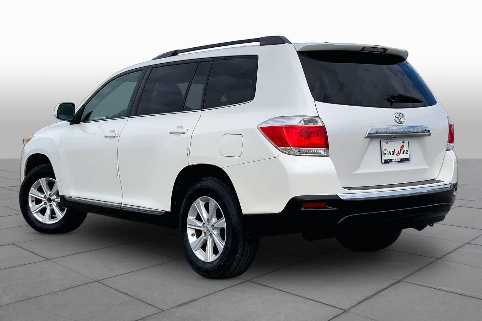 2011 Toyota Highlander photo 11 of 34