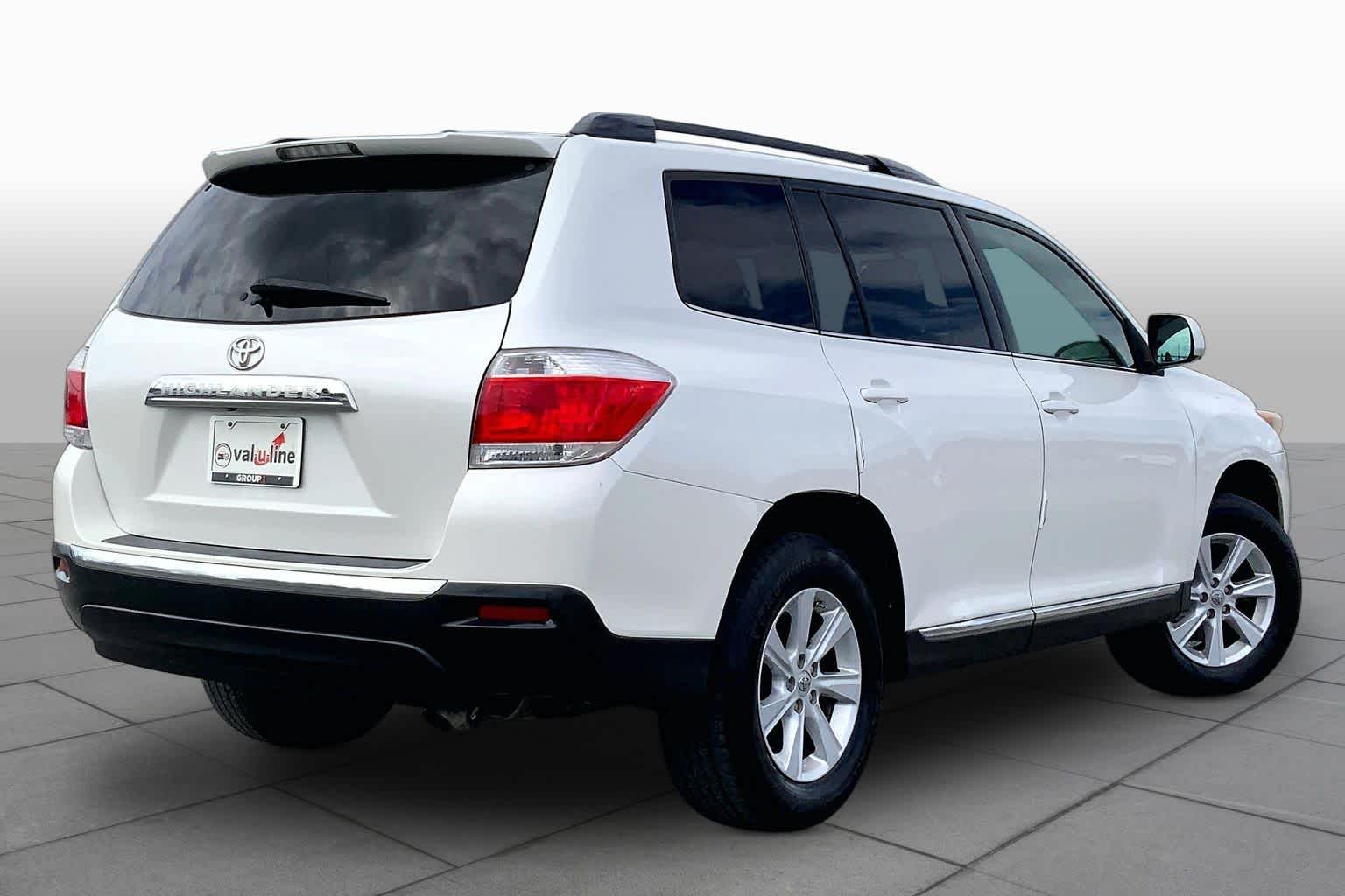 2011 Toyota Highlander photo 12 of 34
