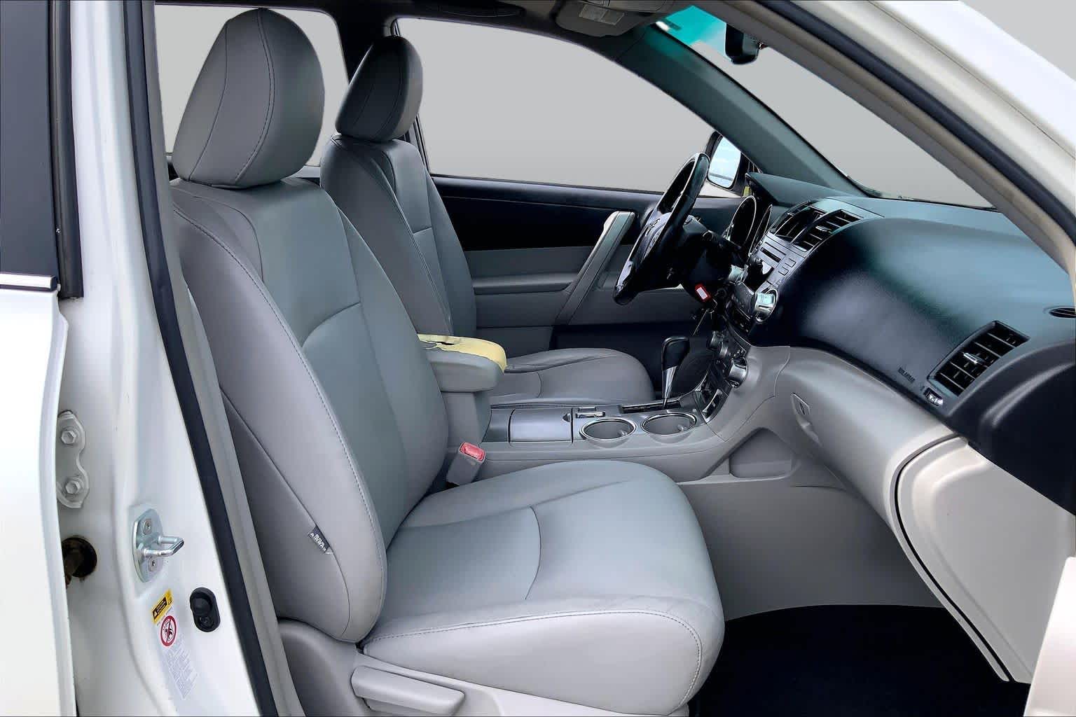 2011 Toyota Highlander photo 8 of 34