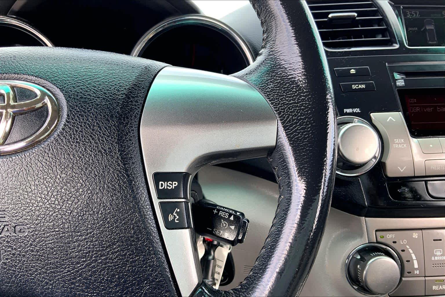 2011 Toyota Highlander photo 23 of 34
