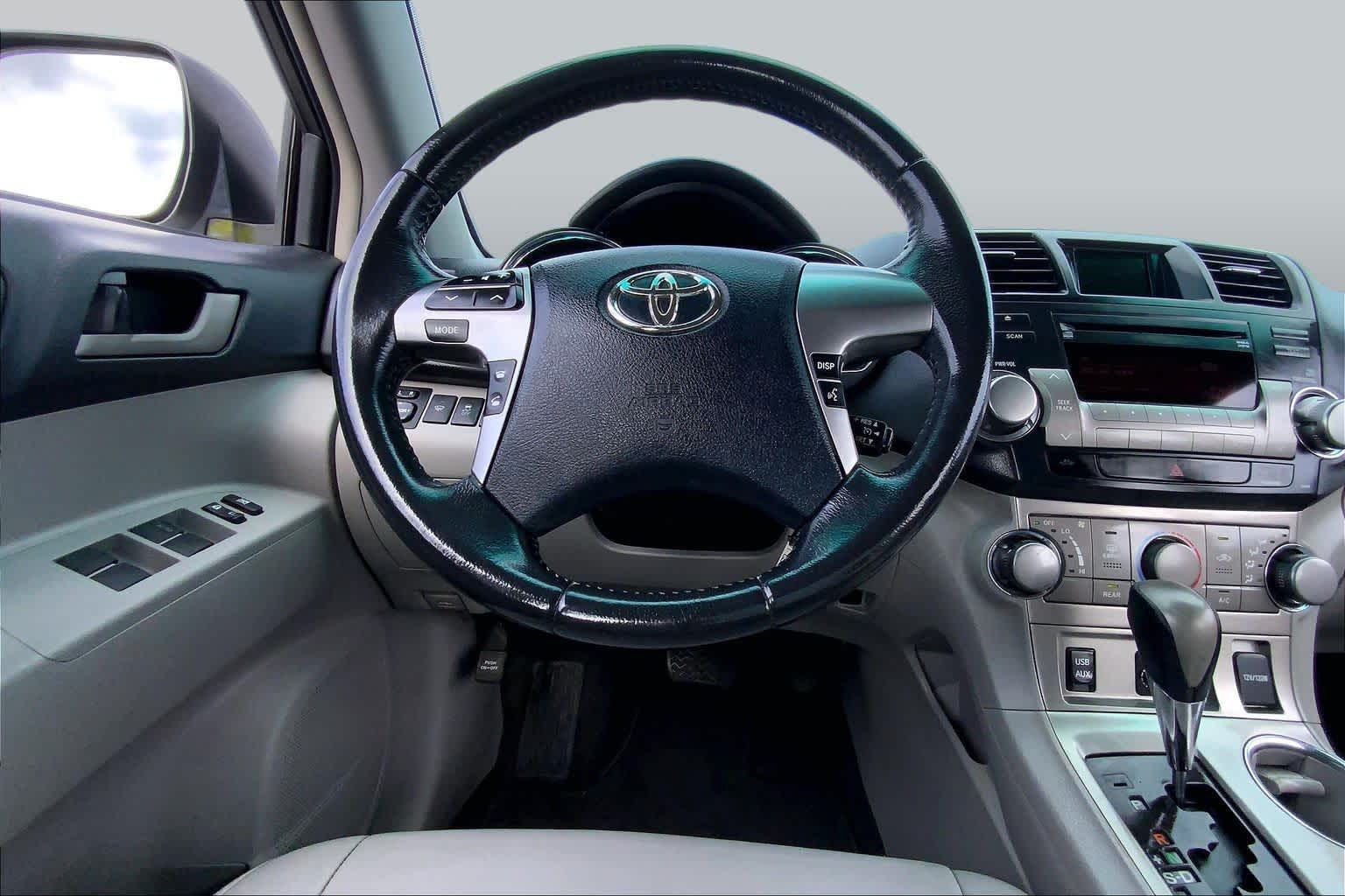 2011 Toyota Highlander photo 5 of 34