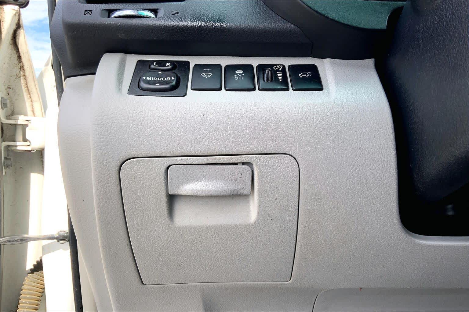 2011 Toyota Highlander photo 31 of 34