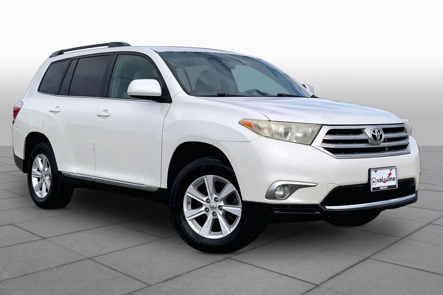 2011 Toyota Highlander photo 2 of 34
