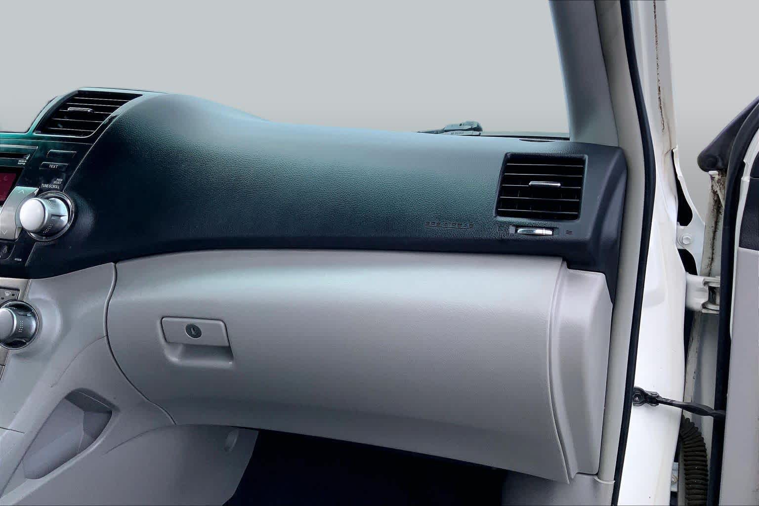 2011 Toyota Highlander photo 17 of 34
