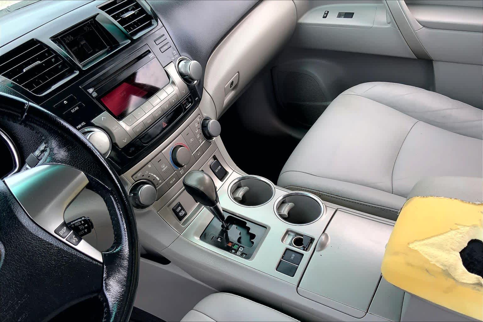 2011 Toyota Highlander photo 15 of 34