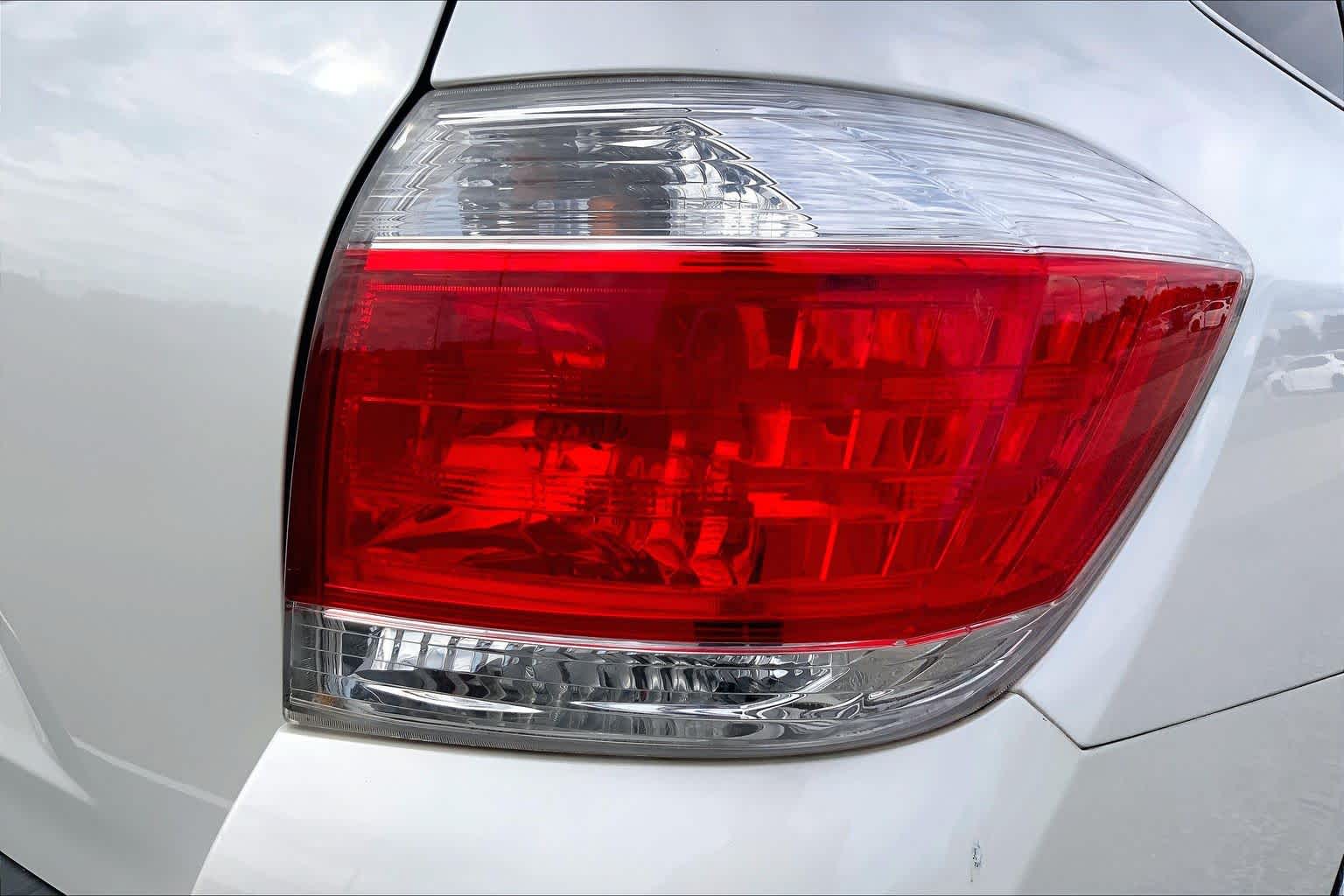 2011 Toyota Highlander photo 28 of 34