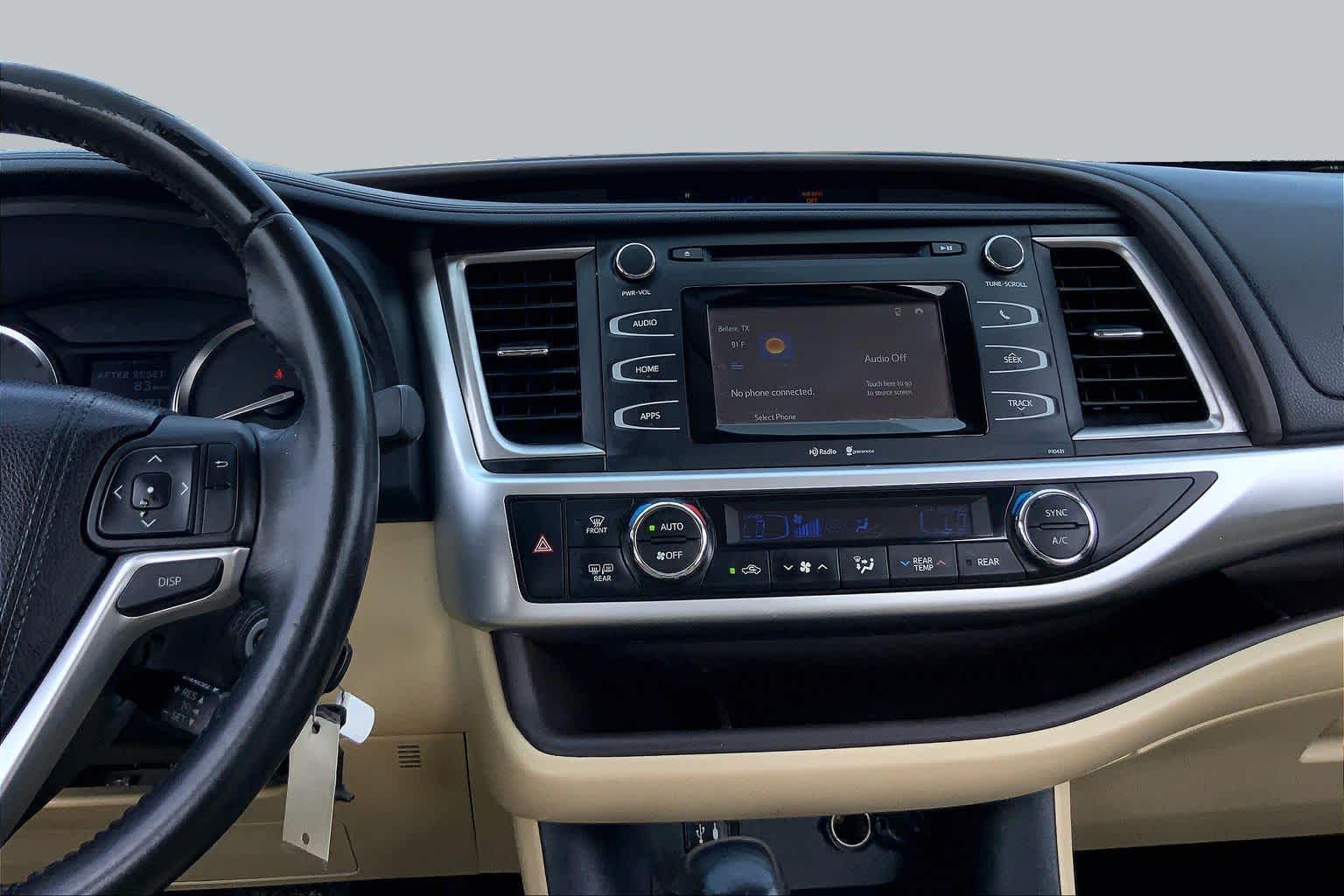 2015 Toyota Highlander LE Plus Blizzard Pearl at Group 1 Toyota Southwest
